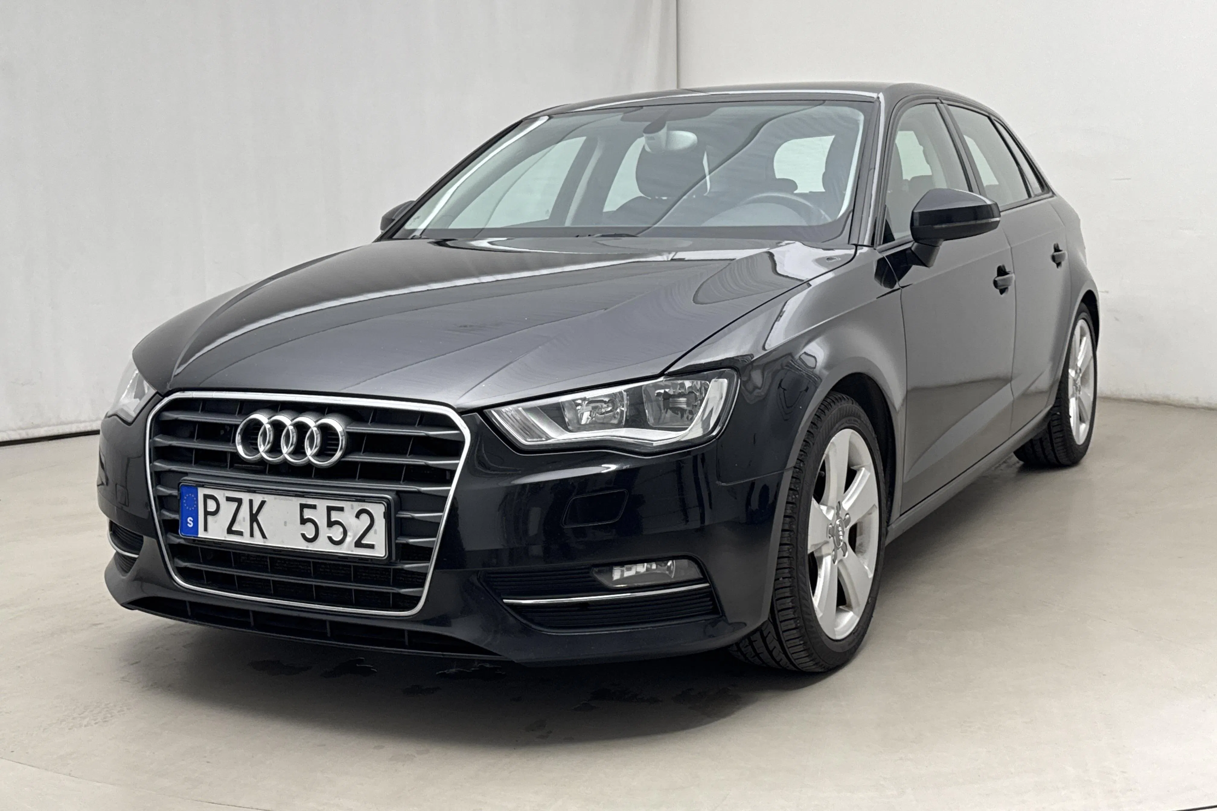 Presentationsfoto 1 av 14: Audi A3 2.0 TDI Sportback (150hk) - 16 535 mil - Automat - svart - 2014