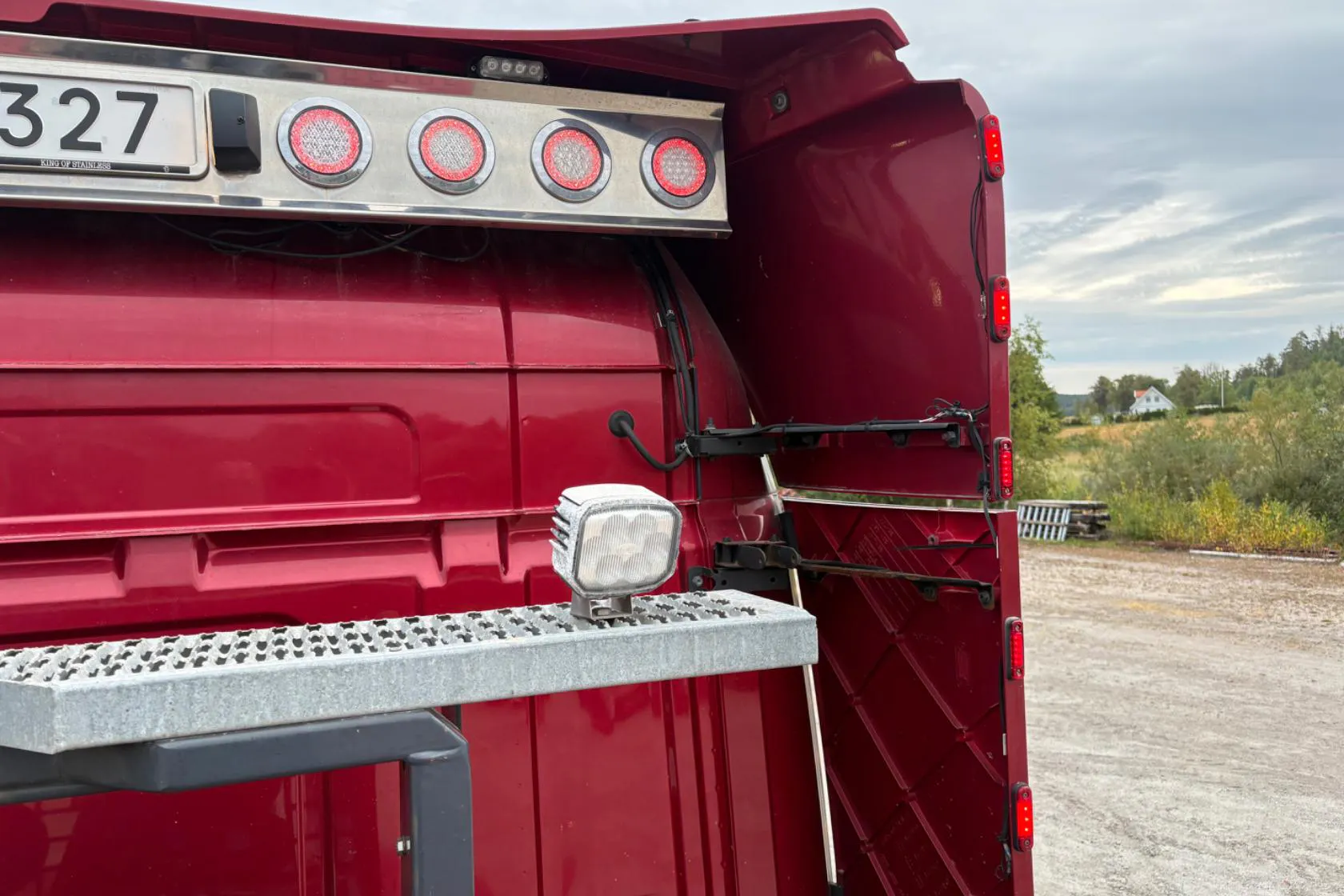 Presentation photo 56 of 56: SCANIA R580LB - 612 606 km - Automatic - dark red - 2014