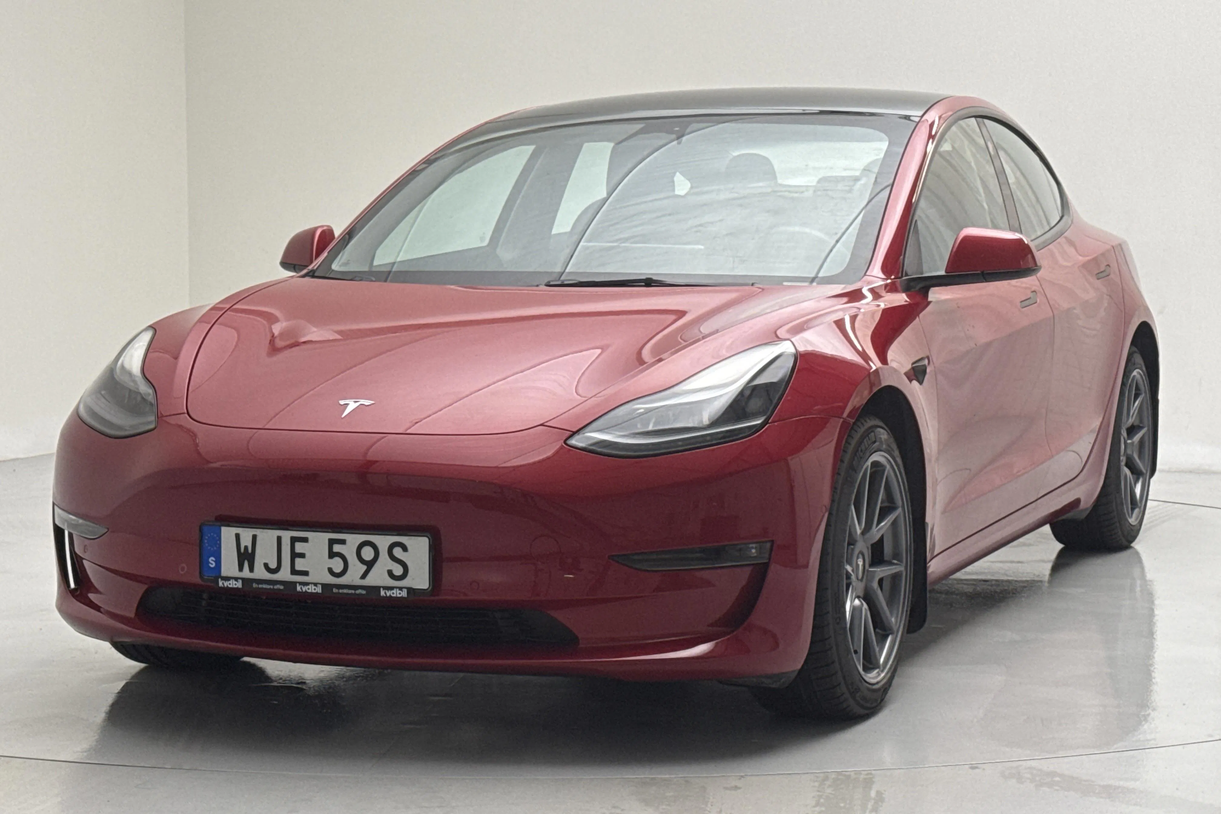 Presentation photo 1 of 18: Tesla Model 3 Long Range Dual Motor AWD - 71 150 km - Automatic - red - 2022