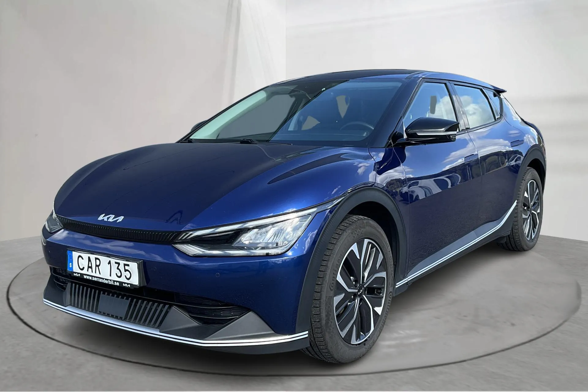 Presentationsfoto 1 av 20: KIA EV6 RWD (228hk) - 9 262 mil - Automat - Mörkblå - 2022