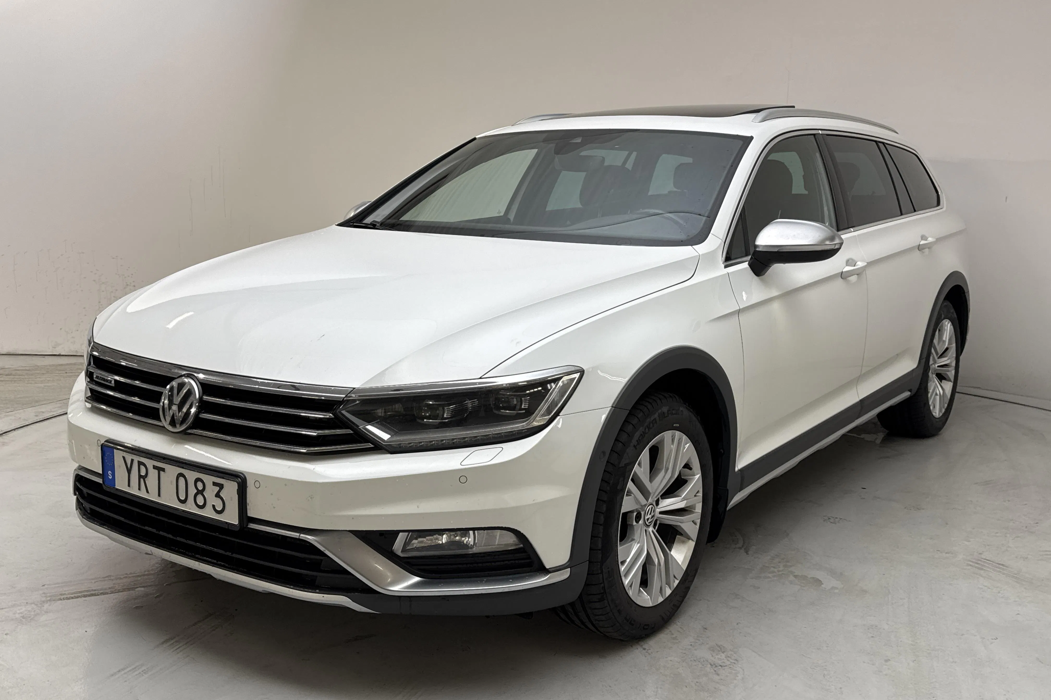 Presentation photo 1 of 16: VW Passat Alltrack 2.0 TDI 4MOTION (190hk) - 185 970 km - Automatic - white - 2019