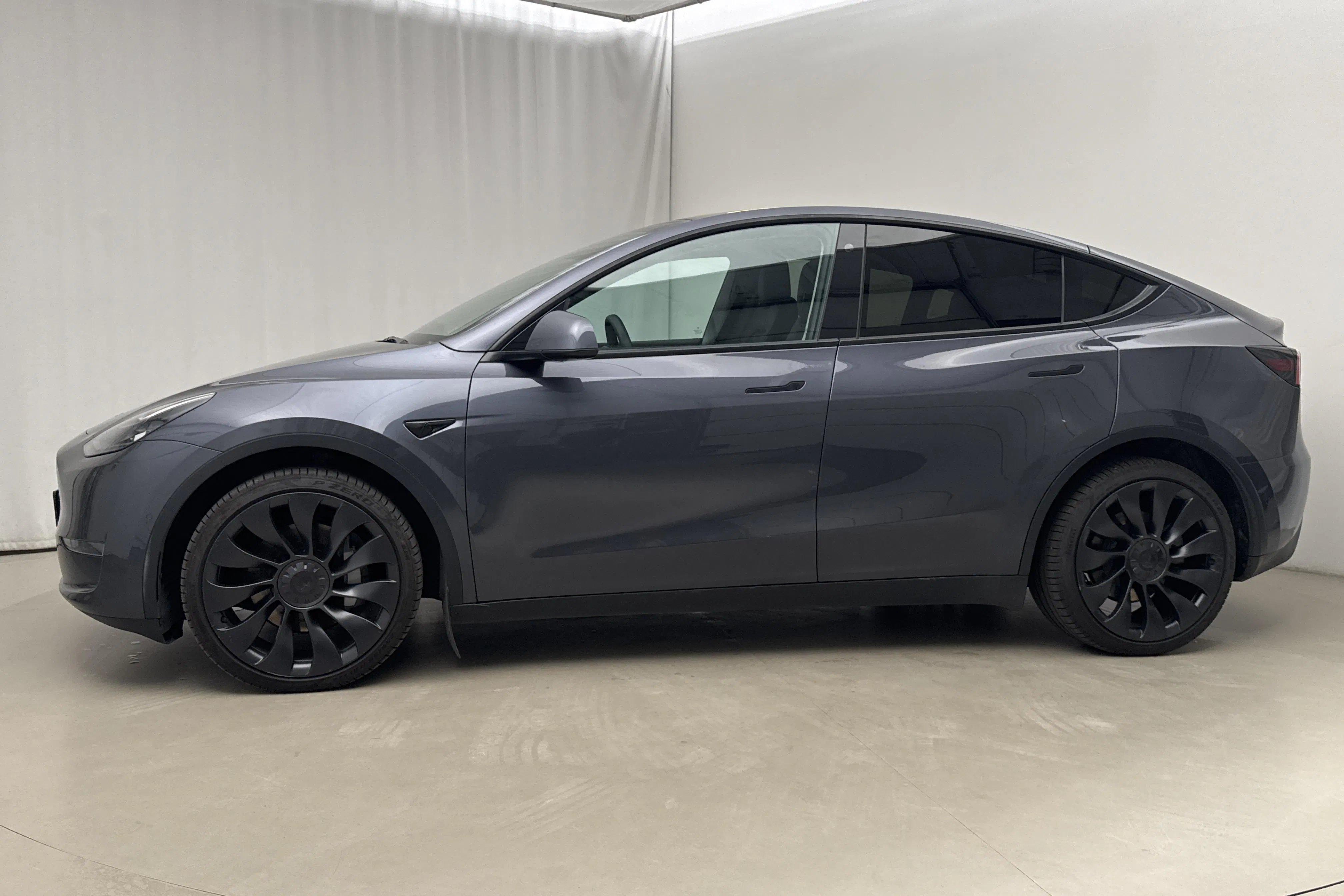 Presentation photo 2 of 21: Tesla Model Y Long Range Dual Motor AWD - 178 940 km - Automatic - gray - 2022