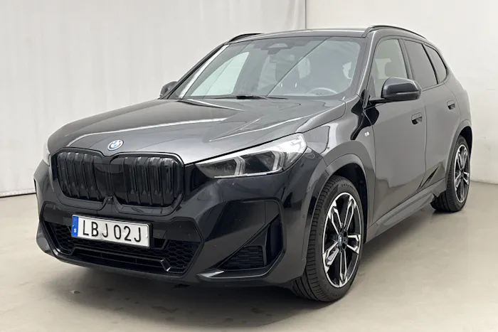 BMW iX1 xDrive30, U11 (313hk)