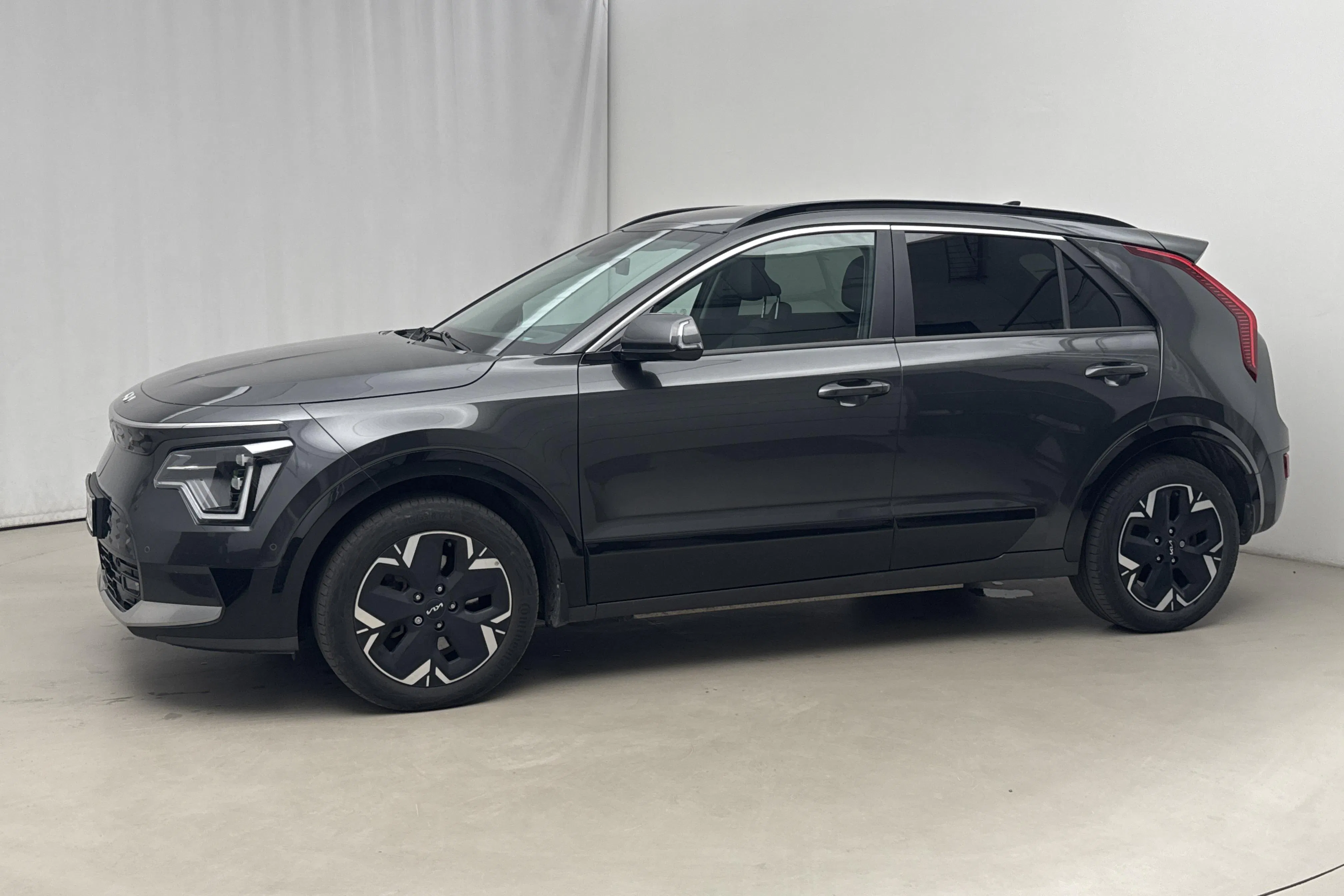 Presentationsfoto 2 av 20: KIA Niro EV 65kWh (204hk) - 8 937 mil - Automat - grå - 2024