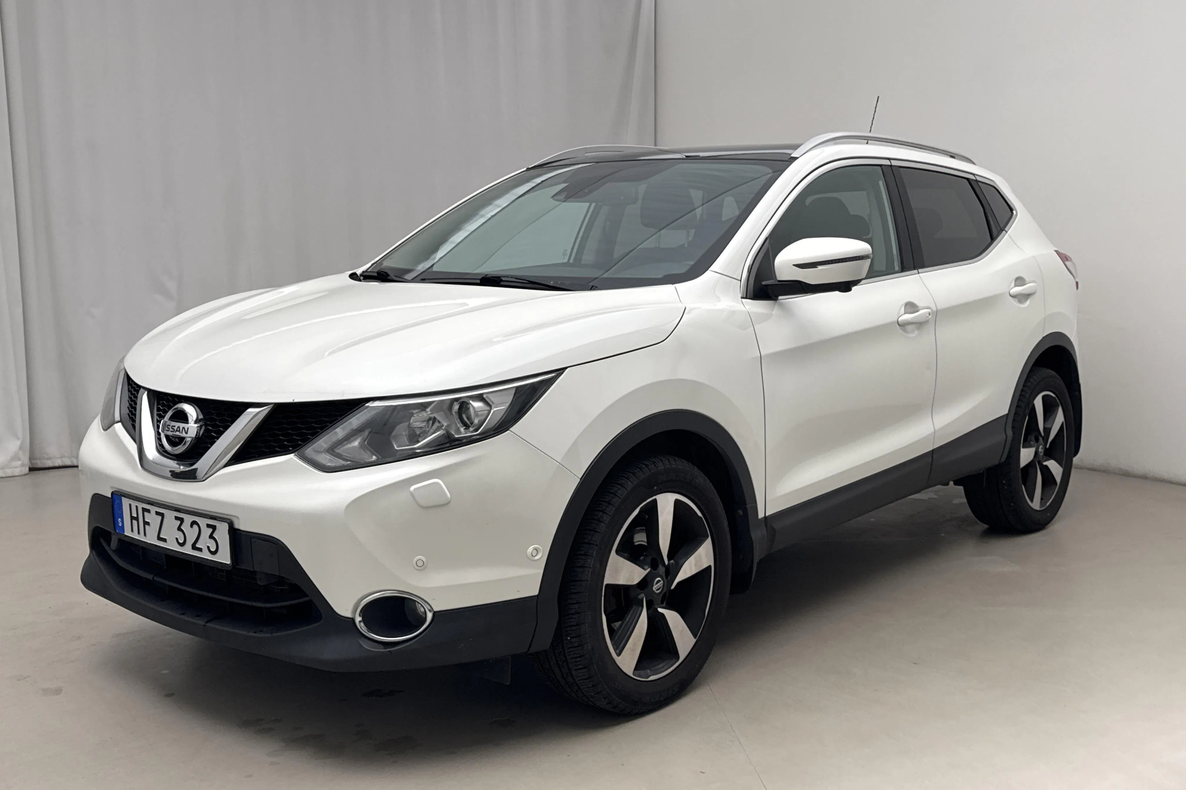 Presentationsfoto 1 av 13: Nissan Qashqai 1.2 (115hk) - 14 662 mil - Automat - vit - 2016