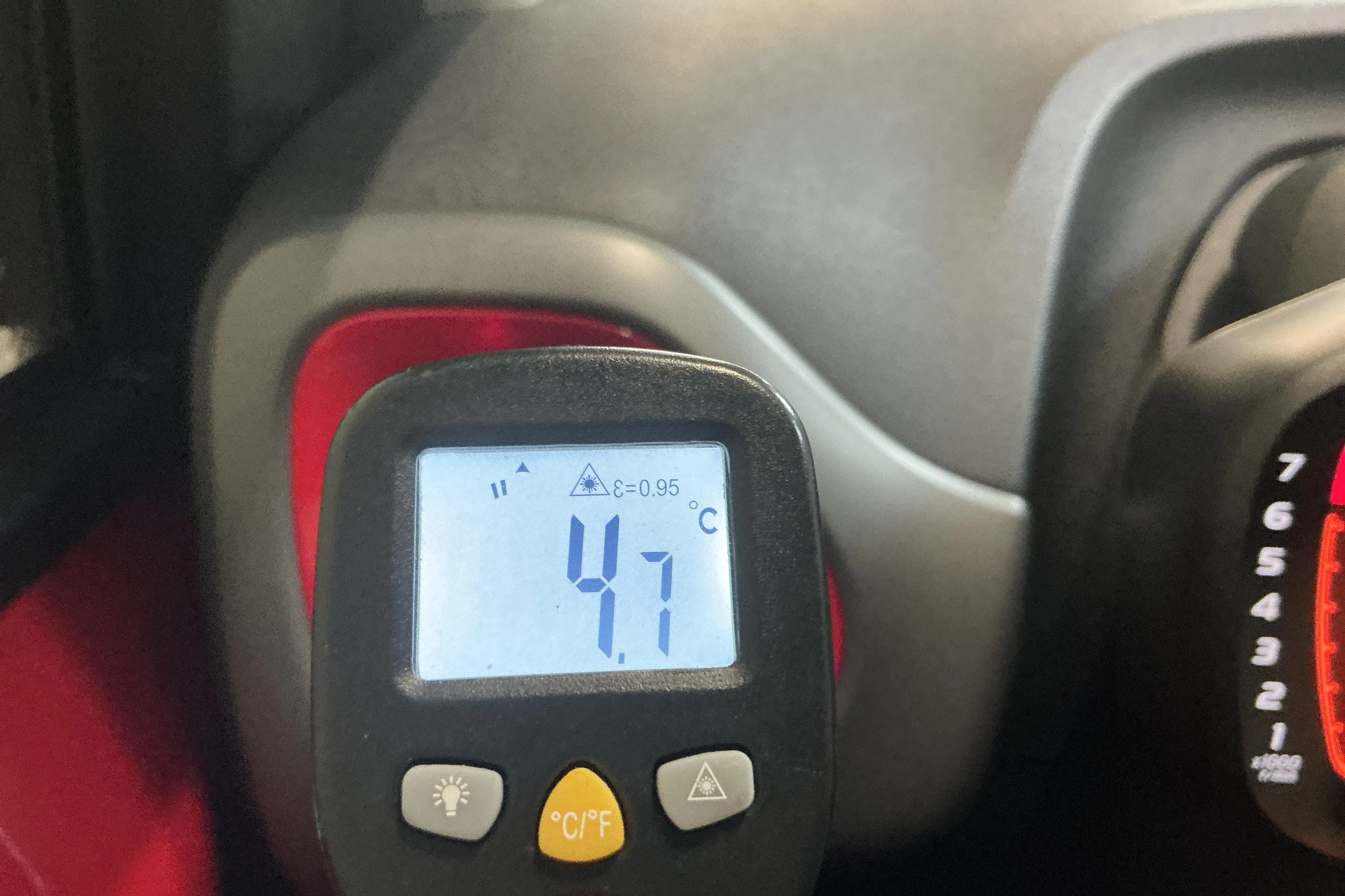 Presentation photo 14 of 14: Toyota Aygo 1.0 5dr (72hk) - 38 040 km - Manual - red - 2020
