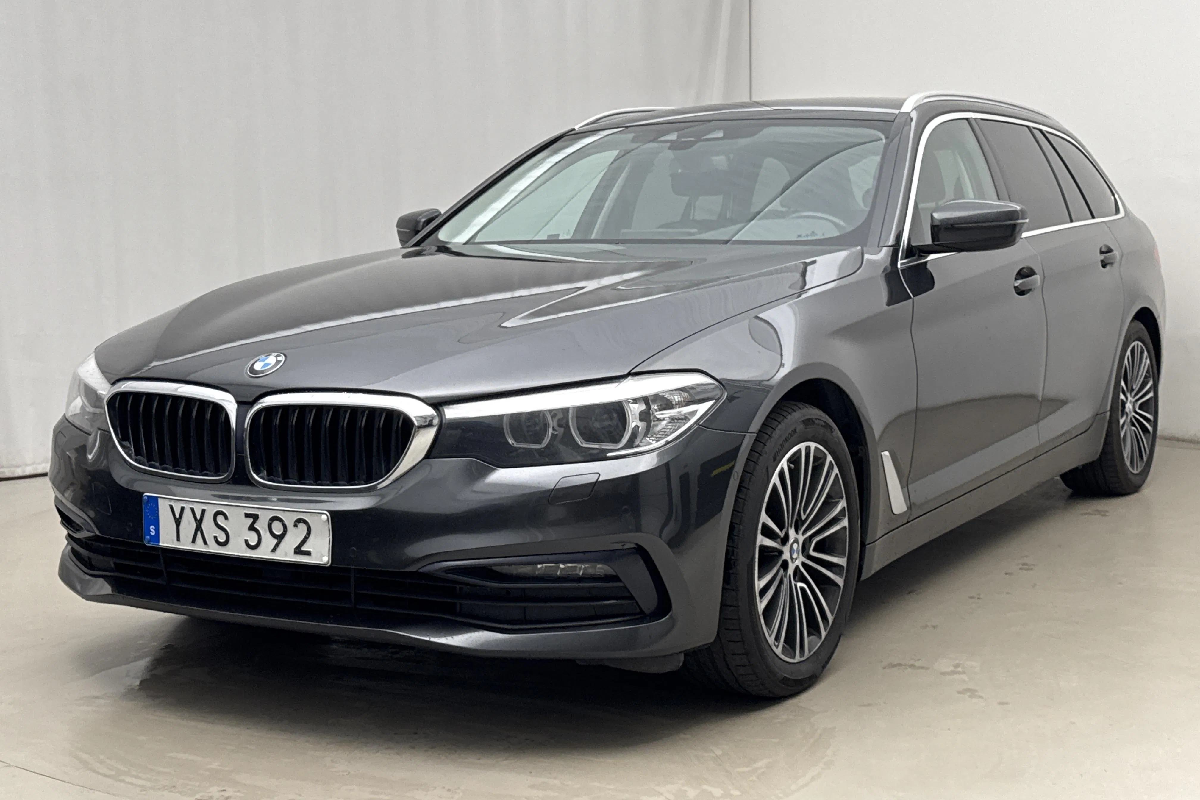 Presentation photo 1 of 22: BMW 520d xDrive Touring, G31 (190hk) - 176 190 km - Automatic - gray - 2019