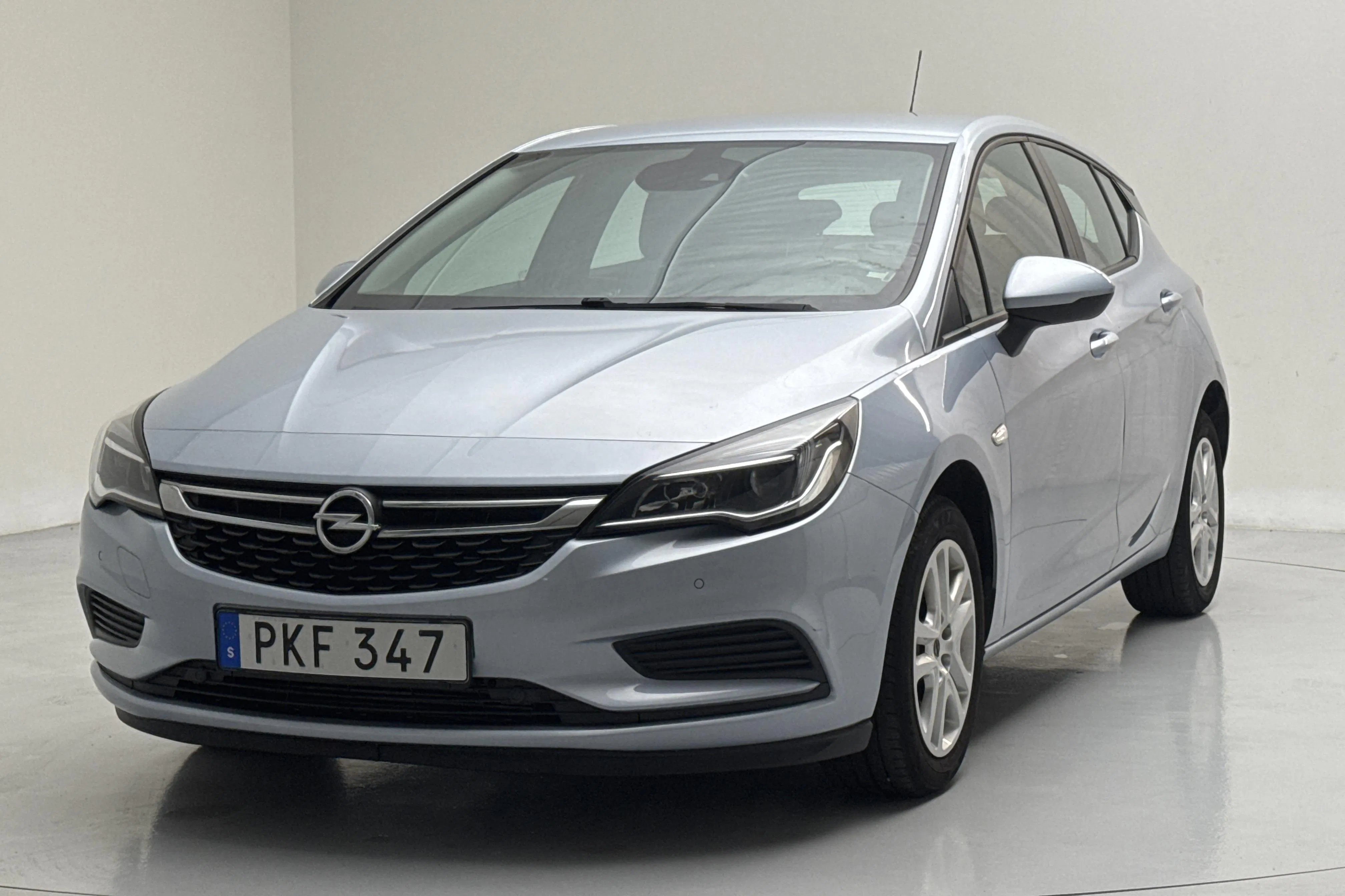 Presentation photo 1 of 13: Opel Astra 1.4 Turbo ECOTEC 5dr (125hk) - 113 010 km - Manual - gray - 2017