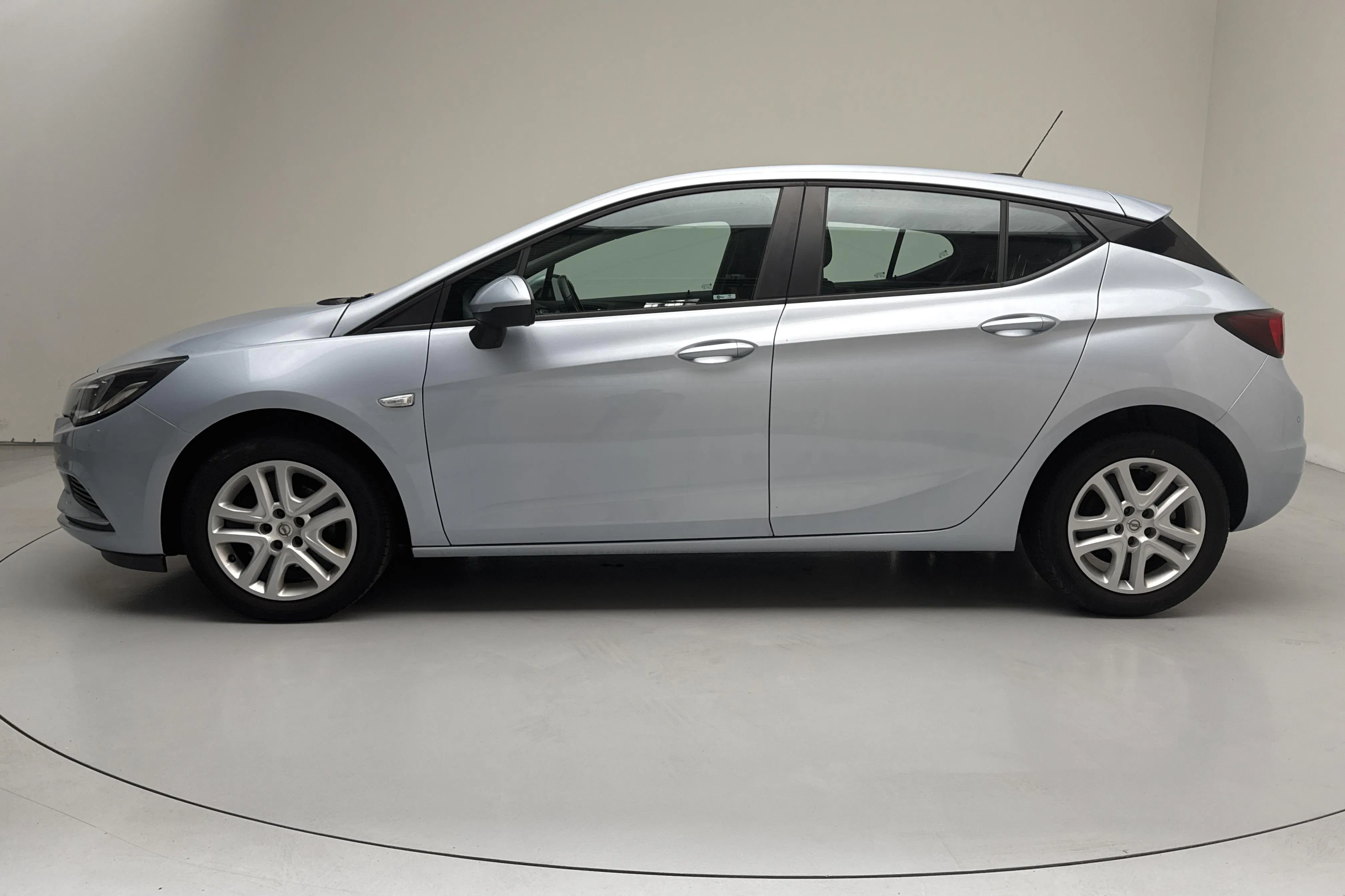 Presentation photo 2 of 13: Opel Astra 1.4 Turbo ECOTEC 5dr (125hk) - 113 010 km - Manual - gray - 2017