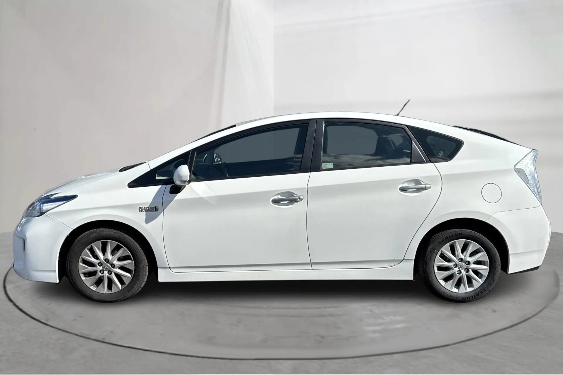 Presentation photo 2 of 17: Toyota Prius 1.8 Plug-in Hybrid (99hk) - 250 890 km - Automatic - white - 2014