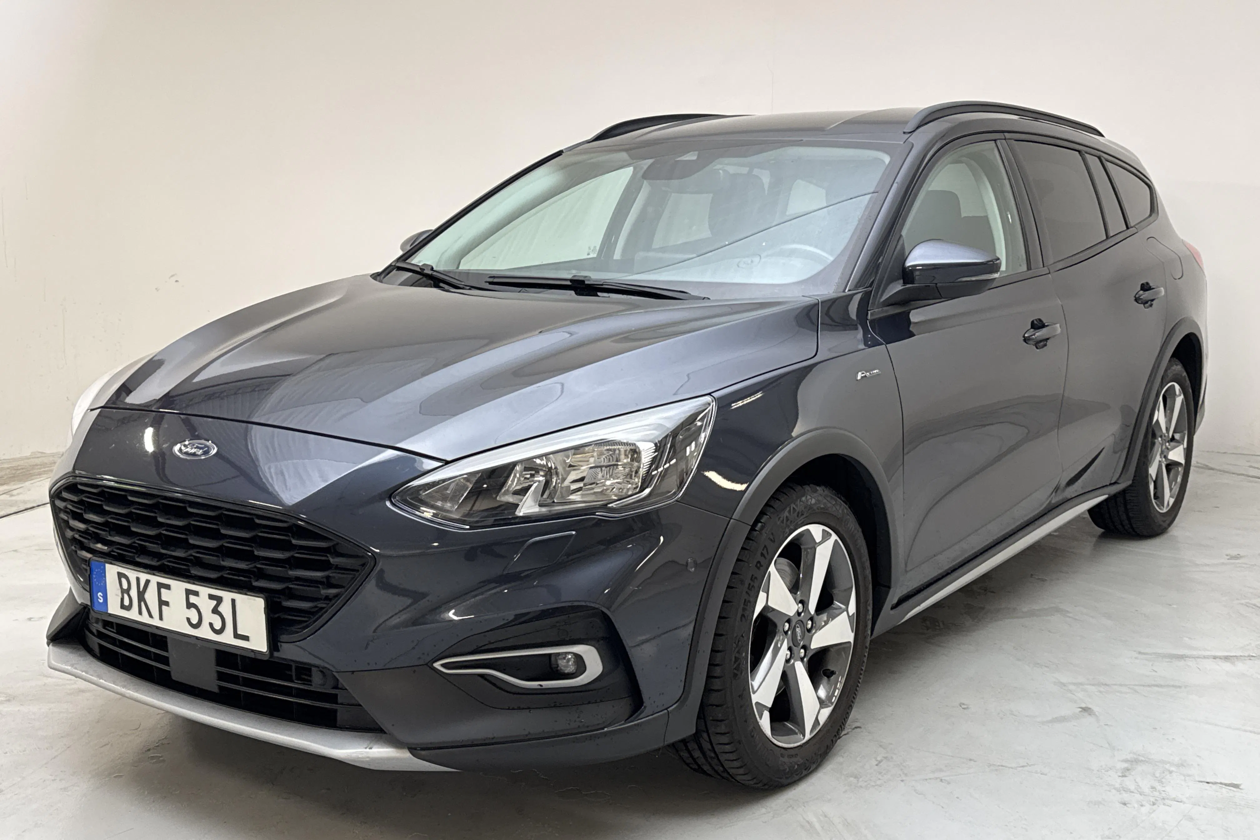 Presentationsfoto 1 av 13: Ford Focus 1.0 EcoBoost Kombi (125hk) - 5 397 mil - Manuell - blå - 2020