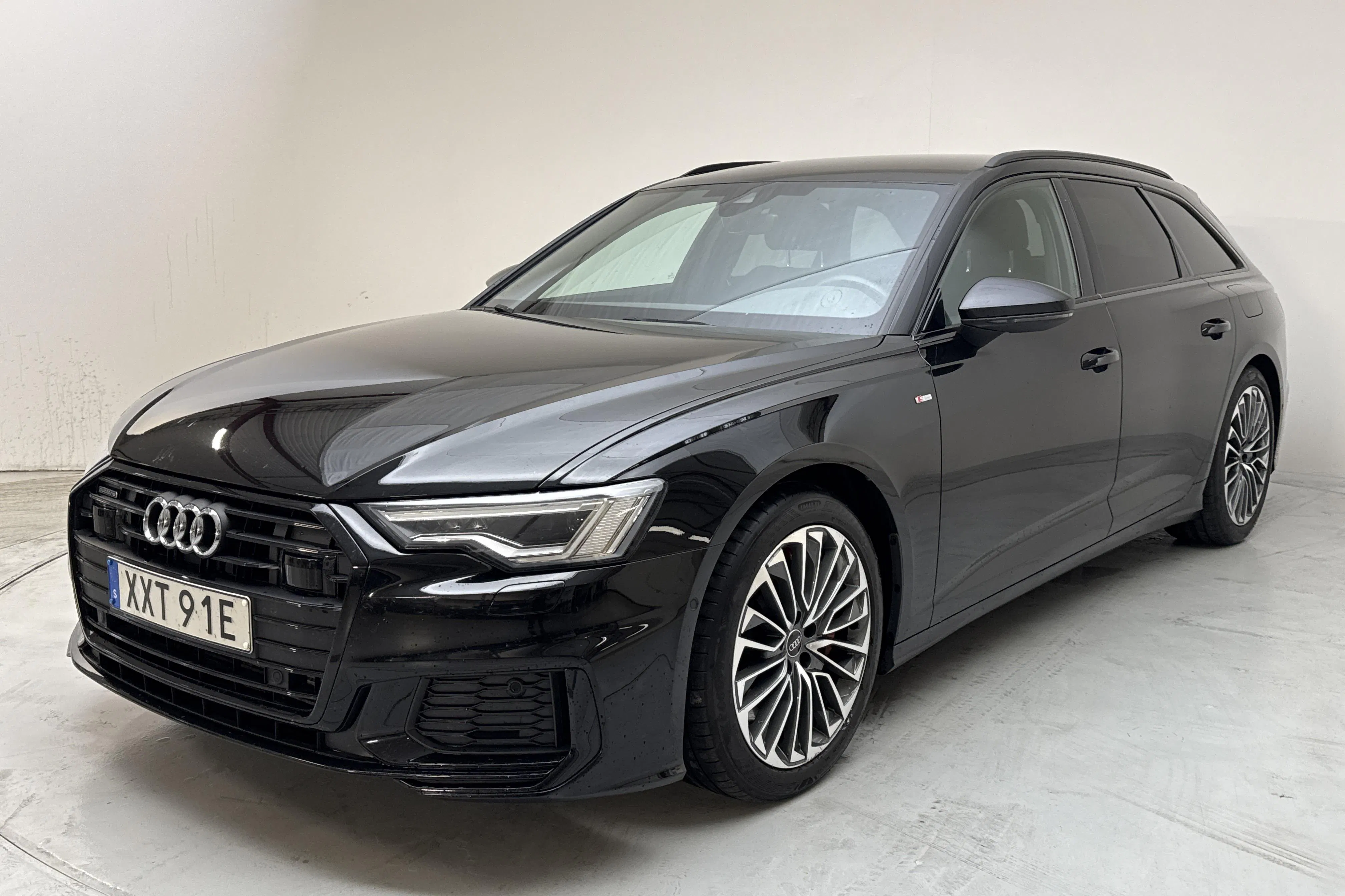 Presentation photo 1 of 16: Audi A6 Avant 55 TFSI e quattro (367hk) - 107 020 km - Automatic - black - 2022
