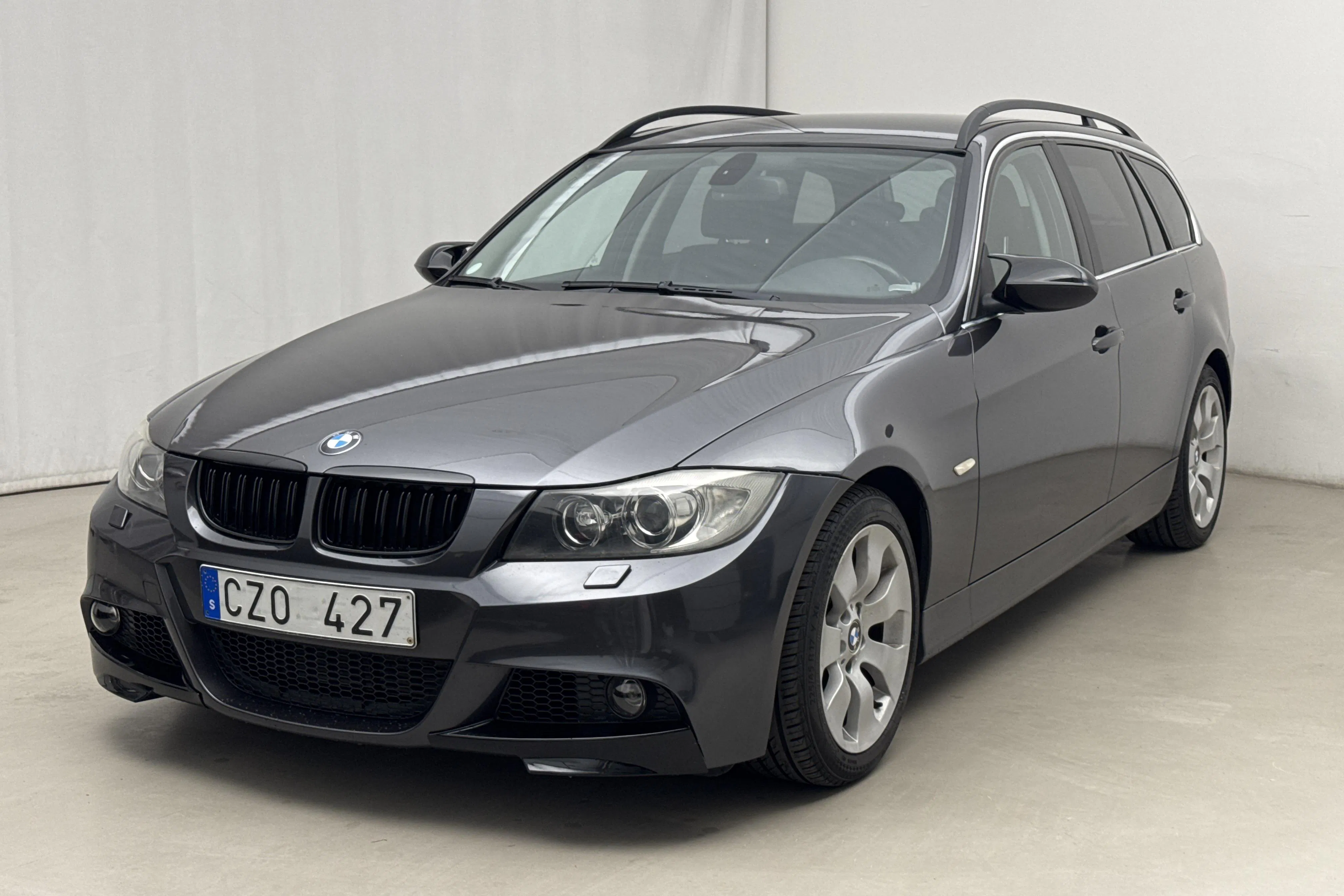 Presentation photo 1 of 14: BMW 325d Touring, E91 (197hk) - 221 440 km - Automatic - gray - 2008