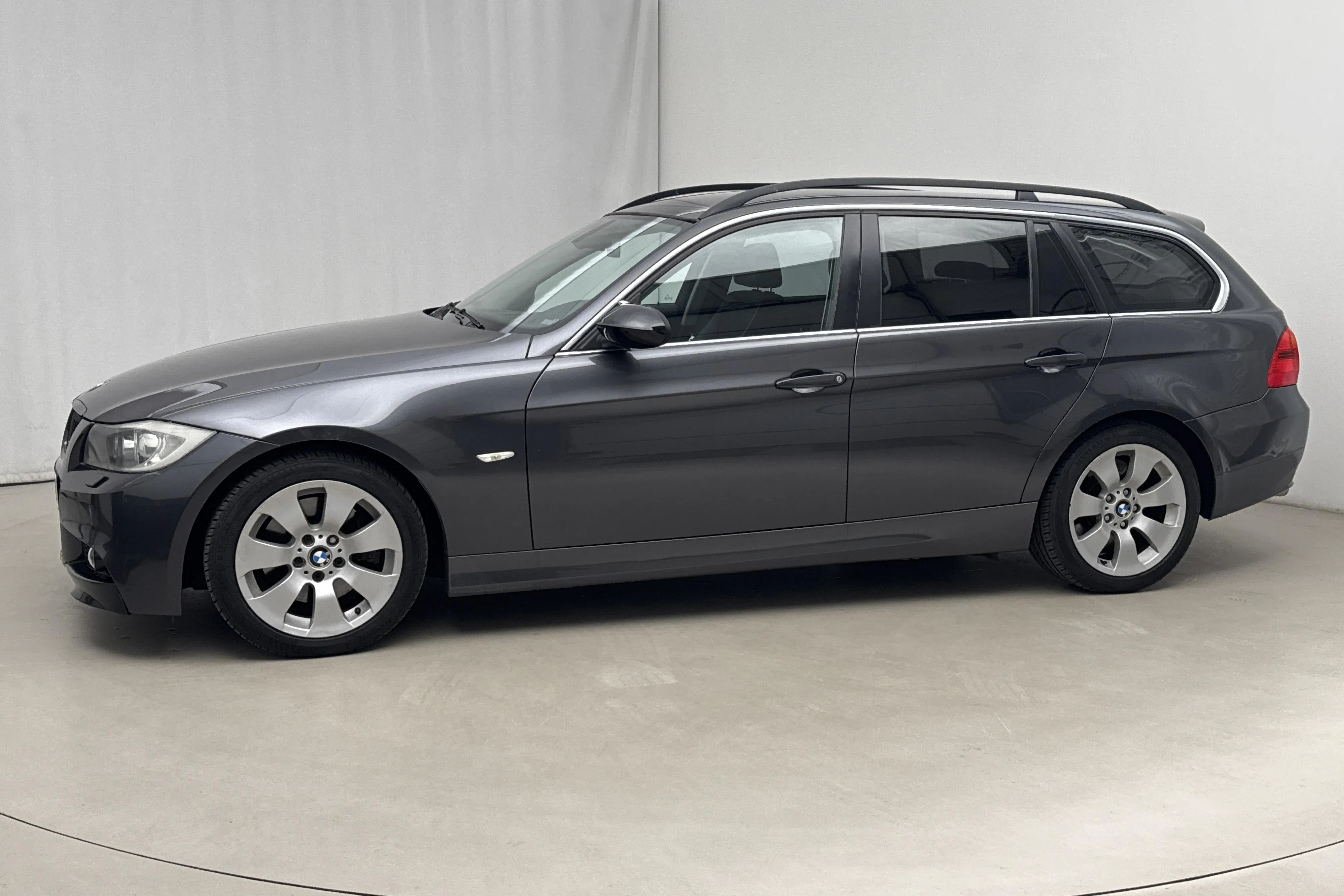 Presentation photo 2 of 14: BMW 325d Touring, E91 (197hk) - 221 440 km - Automatic - gray - 2008
