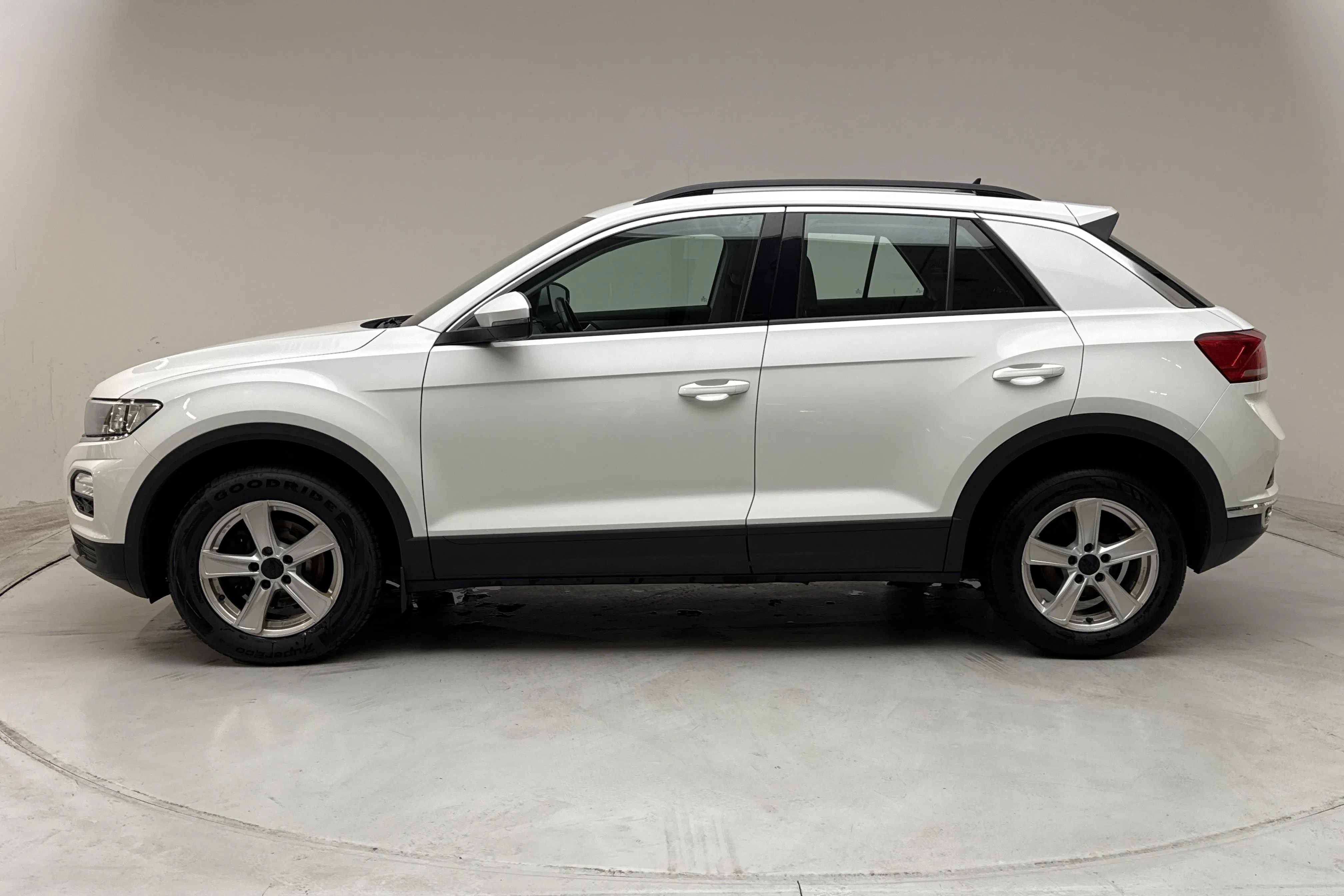 Presentation photo 2 of 12: VW T-Roc 1.0 TSI (115hk) - 141 370 km - Manual - white - 2020