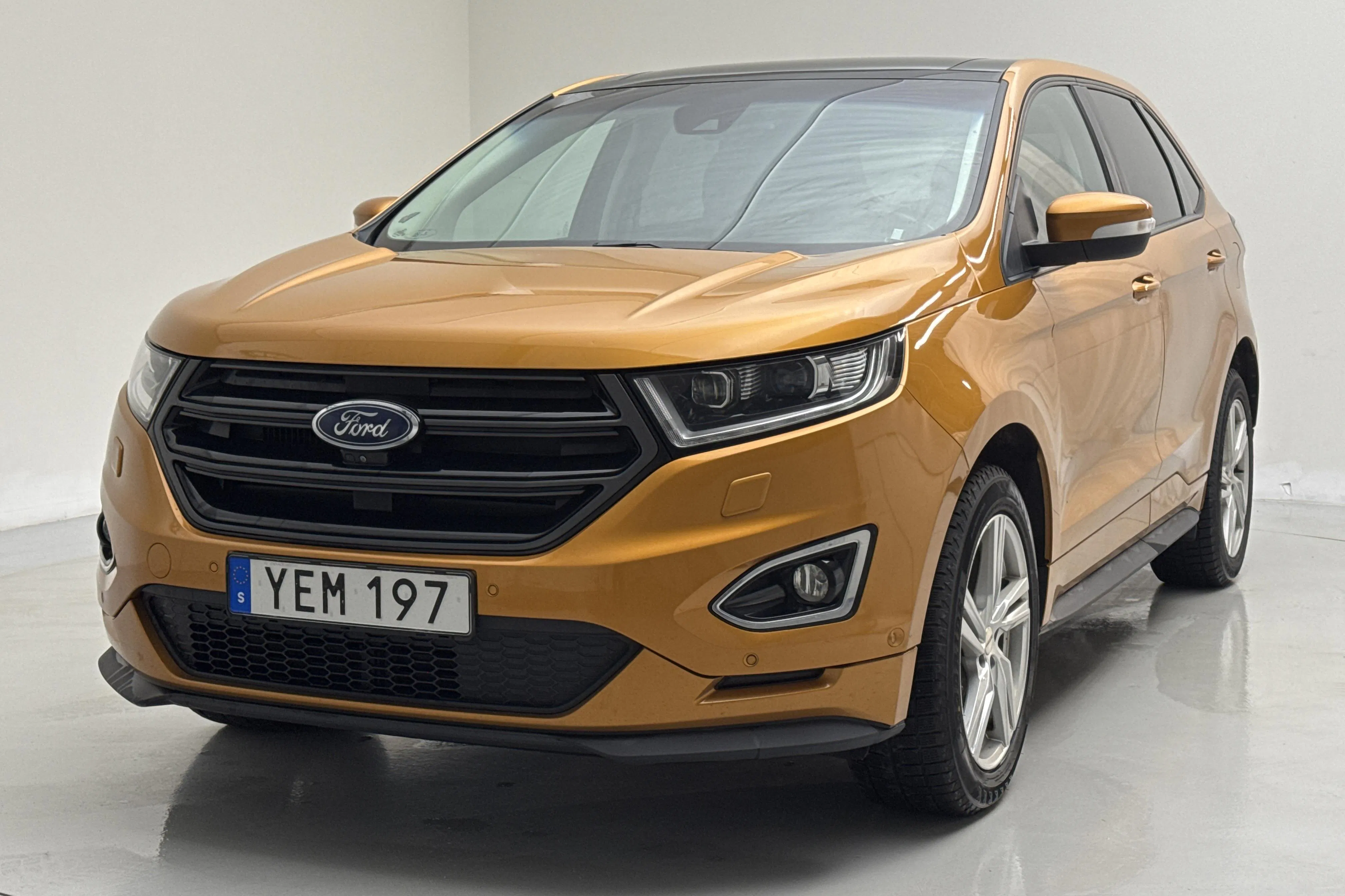 Presentationsfoto 1 av 15: Ford Edge 2.0 TDCi (210hk) - 15 587 mil - Automat - orange - 2016