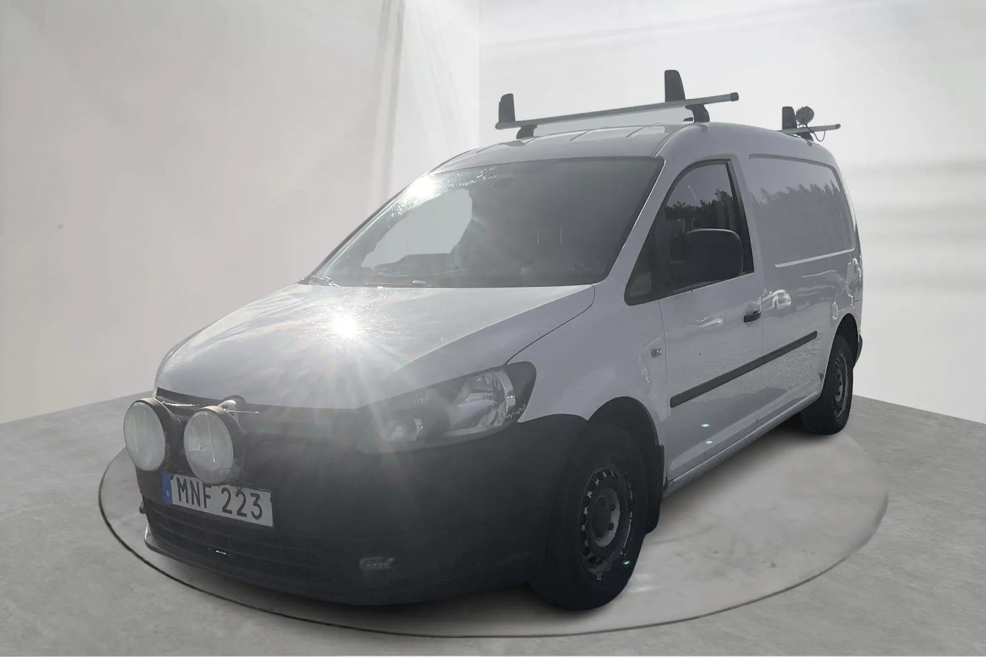 Presentationsfoto 1 av 16: VW Caddy 1.6 TDI Maxi Skåp (102hk) - 19 191 mil - Manuell - vit - 2015
