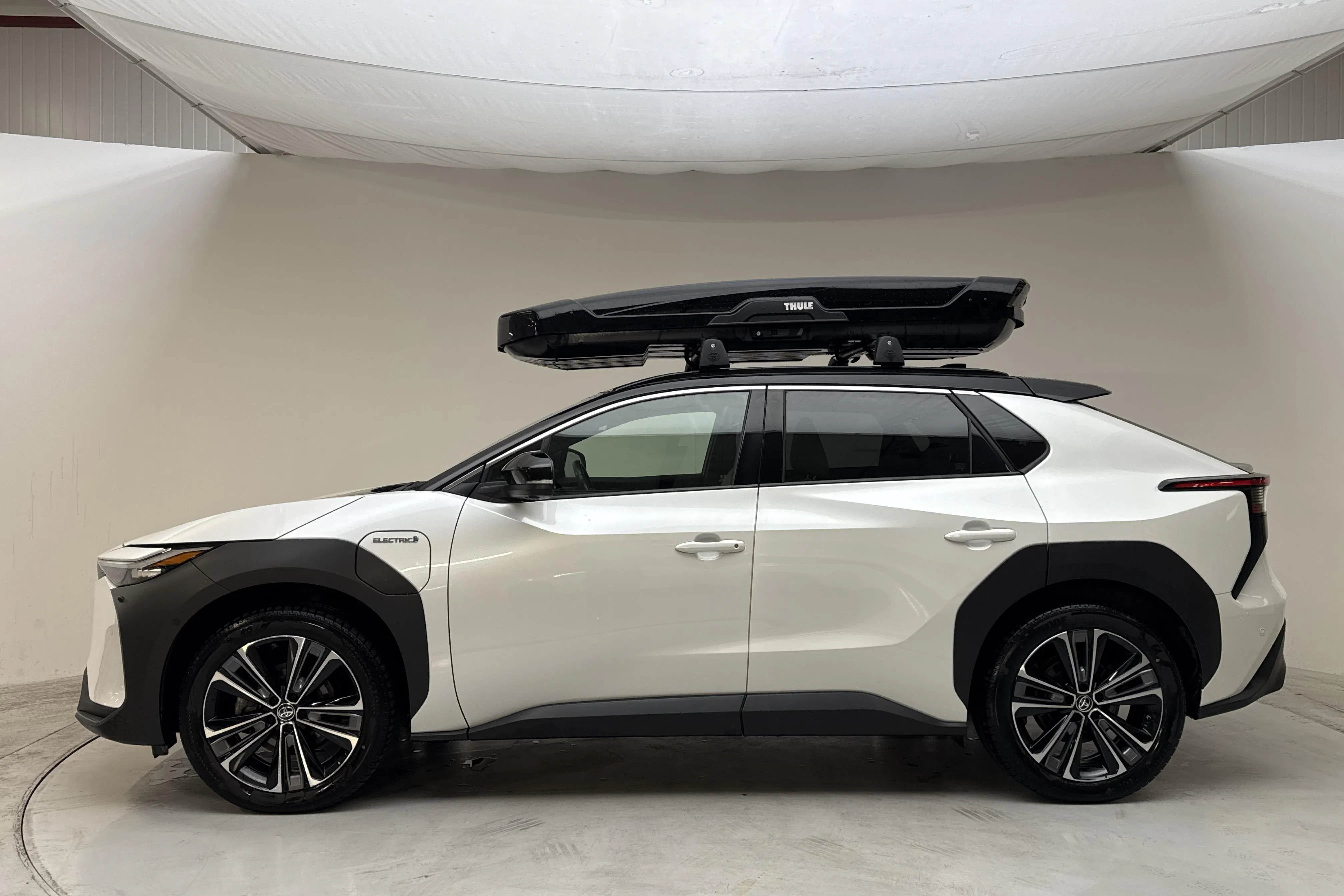 Presentation photo 2 of 19: Toyota bZ4X AWD (218hk) - 86 890 km - Automatic - white - 2023