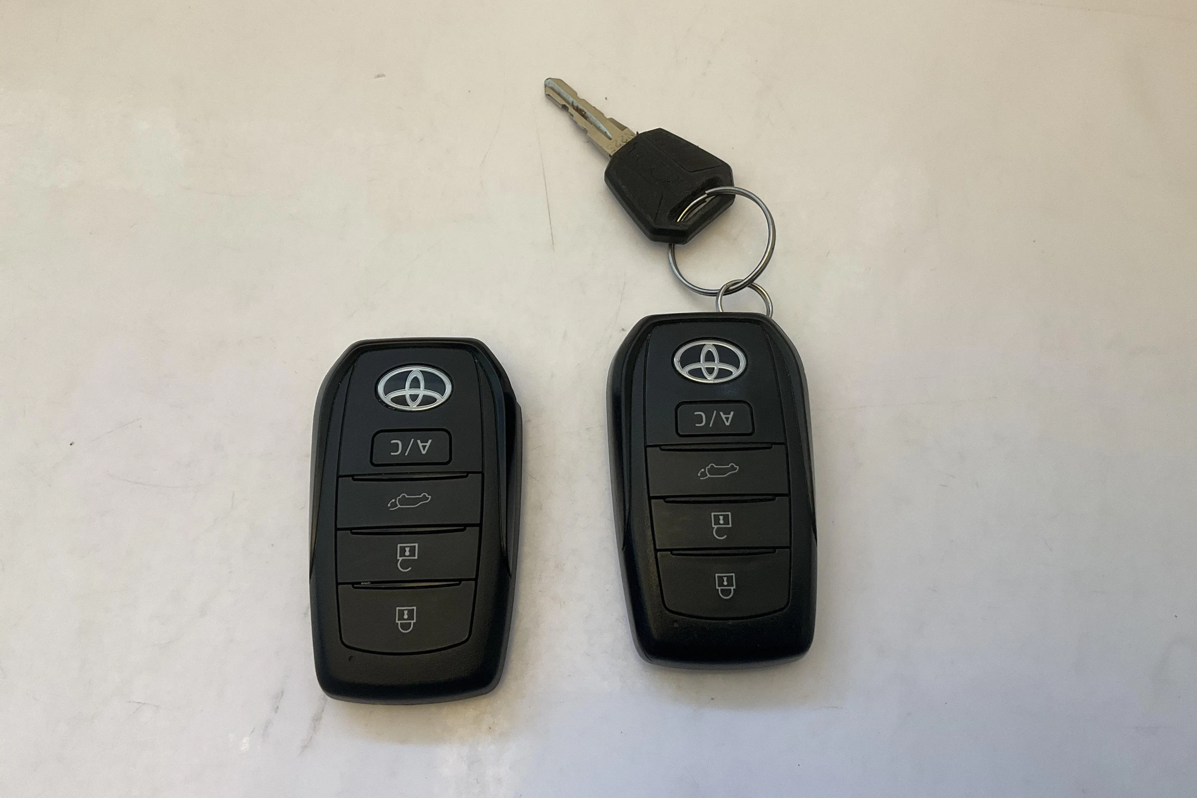 Presentation photo 19 of 19: Toyota bZ4X AWD (218hk) - 86 890 km - Automatic - white - 2023