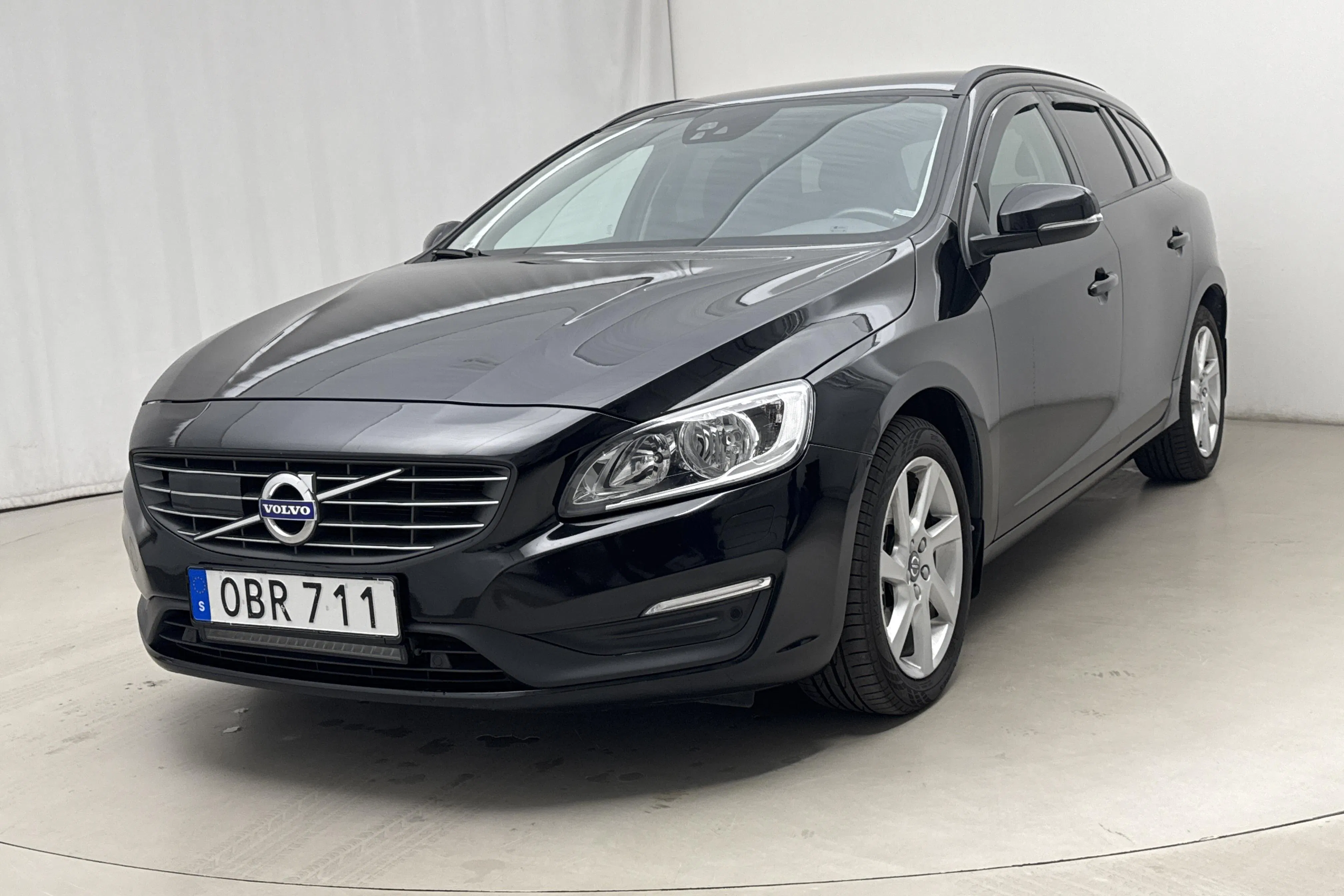 Presentation photo 1 of 14: Volvo V60 T3 (152hk) - 108 850 km - Automatic - black - 2018