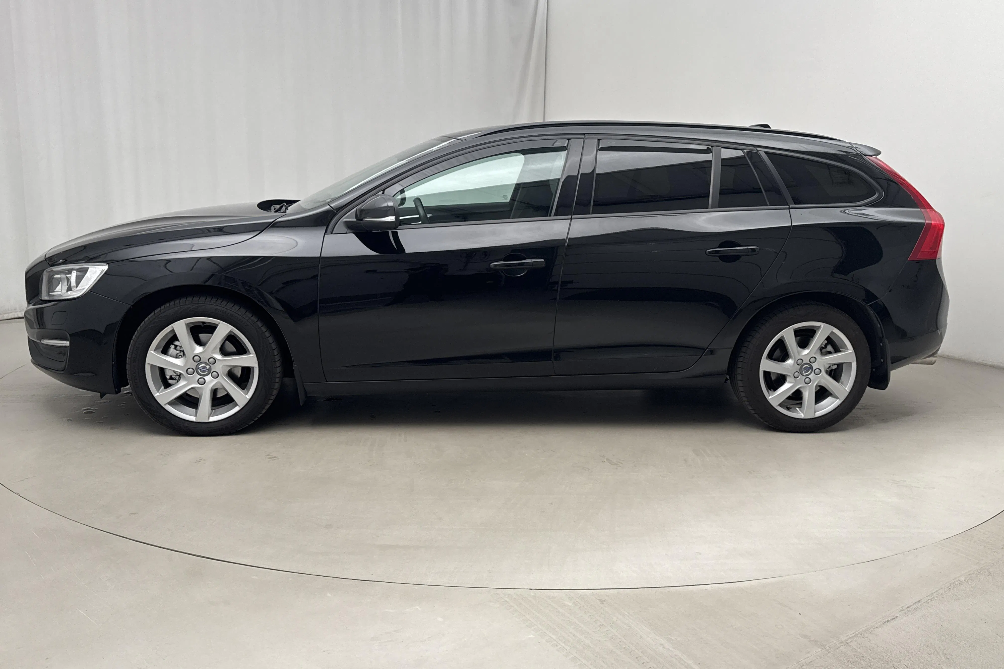 Presentation photo 2 of 14: Volvo V60 T3 (152hk) - 108 850 km - Automatic - black - 2018