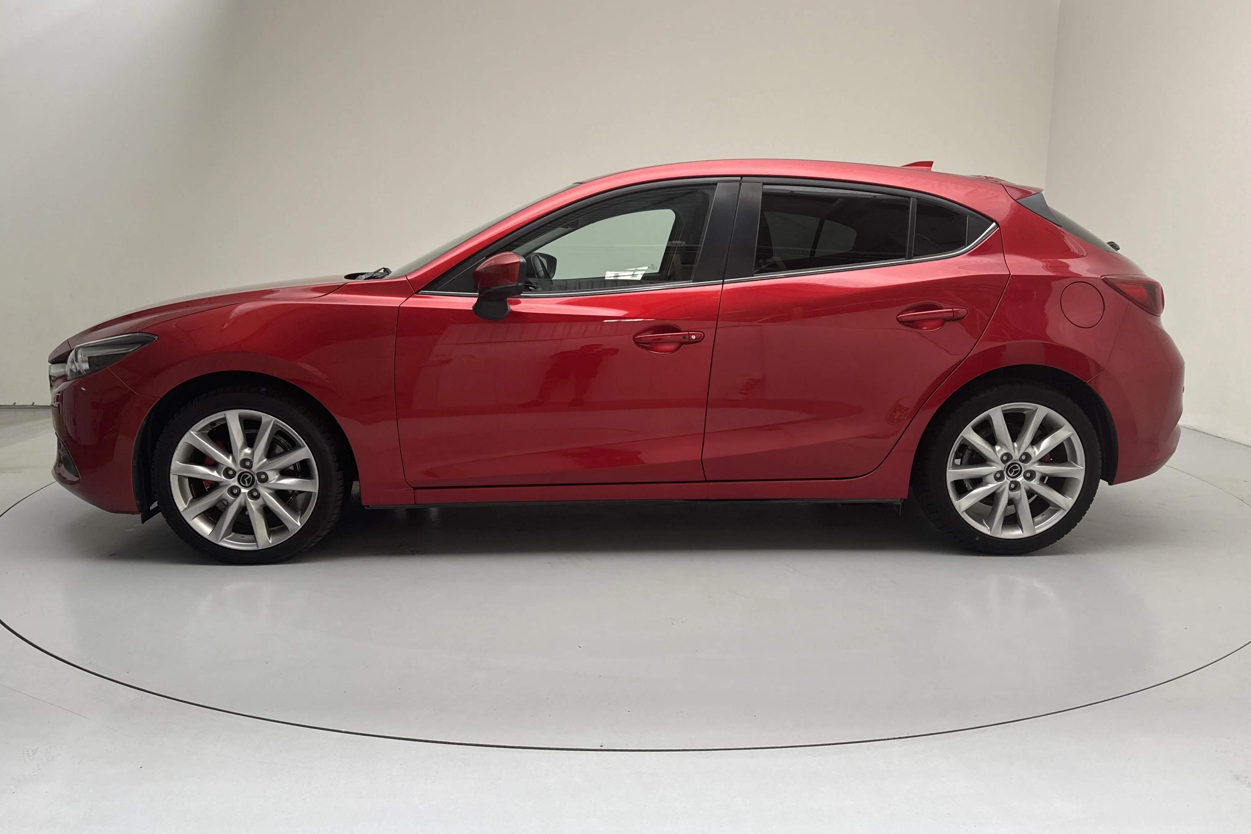 Presentation photo 2 of 14: Mazda 3 2.2 DE 5dr (150hk) - 128 890 km - Automatic - red - 2017