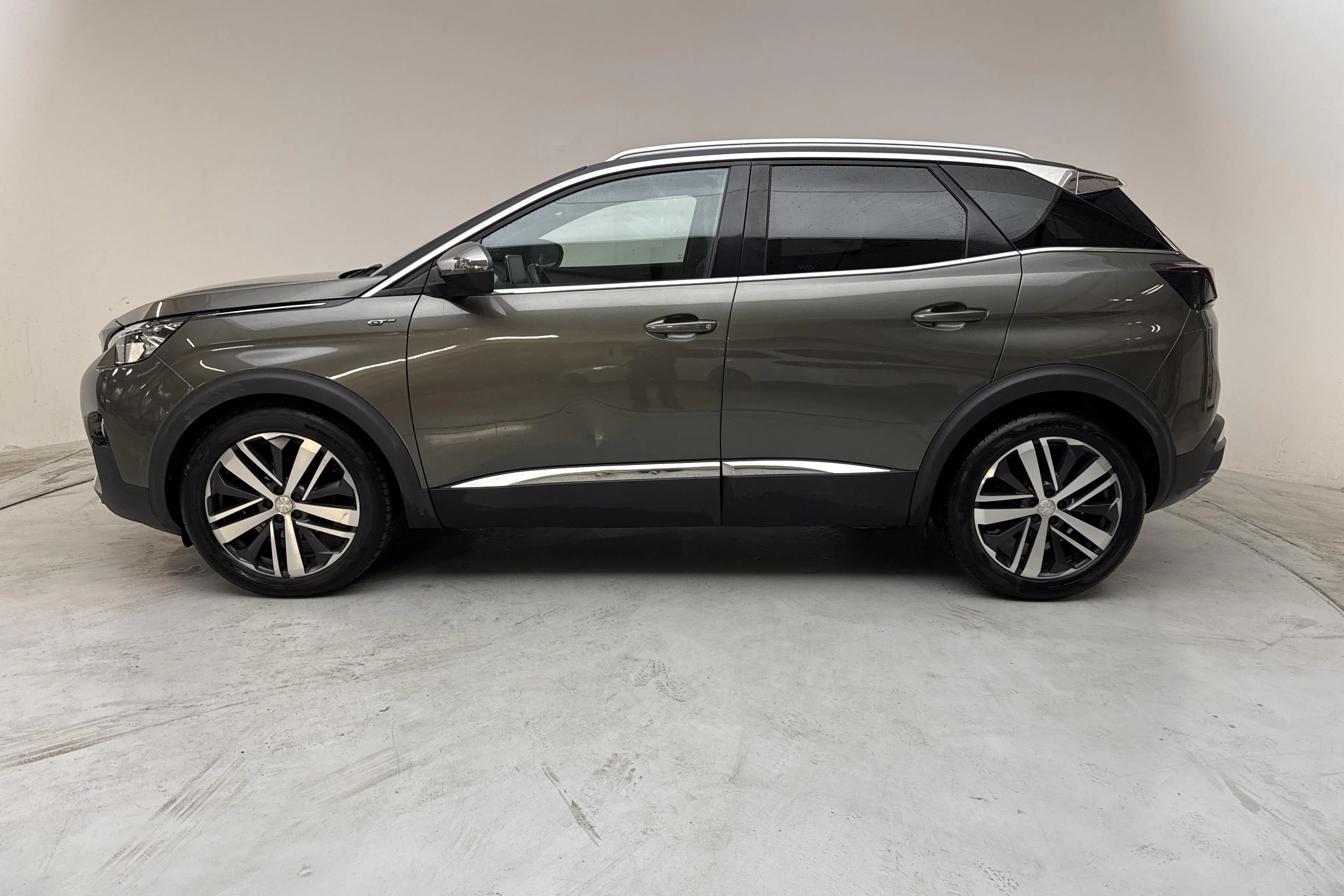 Presentation photo 2 of 15: Peugeot 3008 2.0 BlueHDi (180hk) - 88 100 km - Automatic - brown - 2017