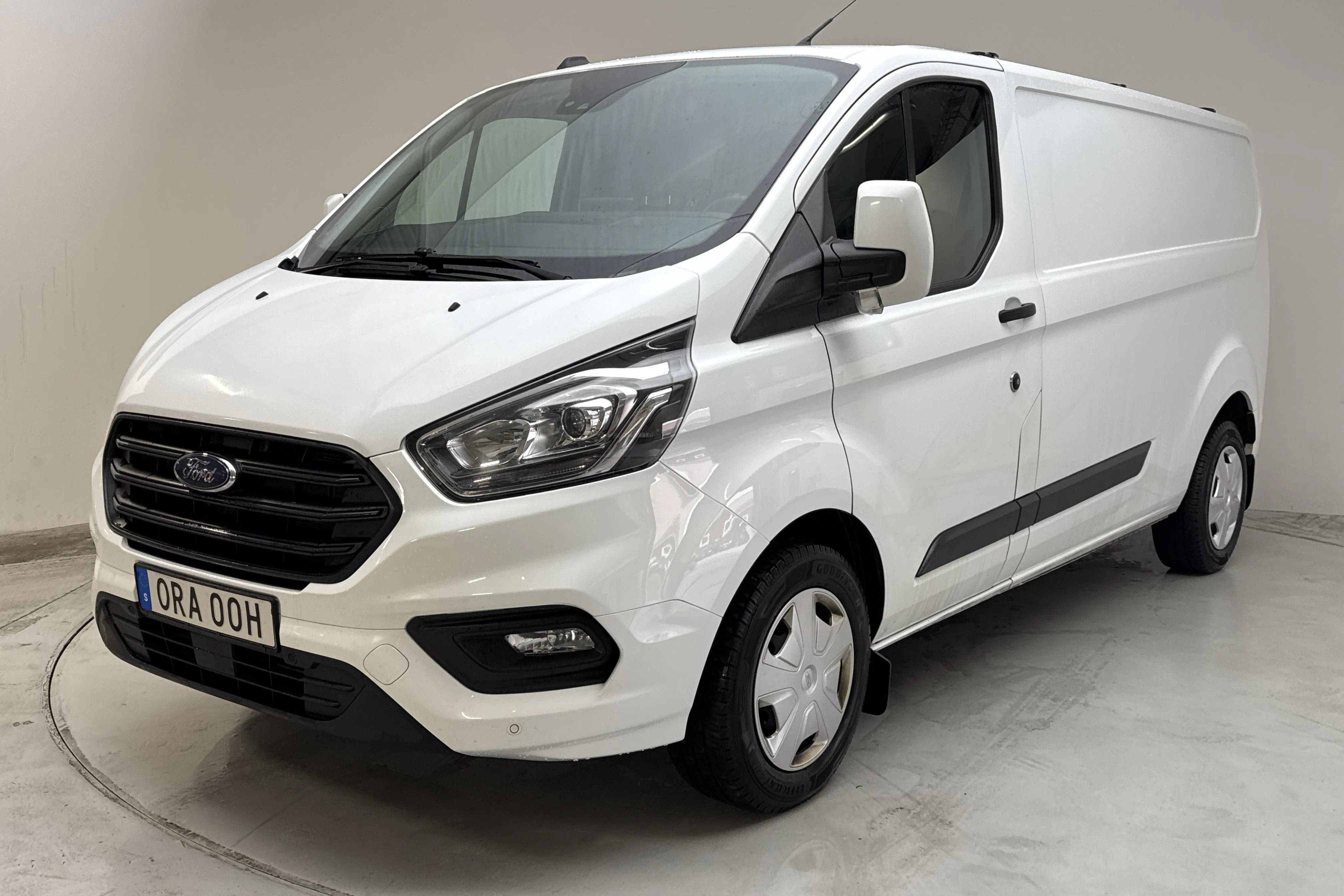 Presentationsfoto 1 av 12: Ford Transit Custom 300 (130hk) - 12 613 mil - Automat - vit - 2023