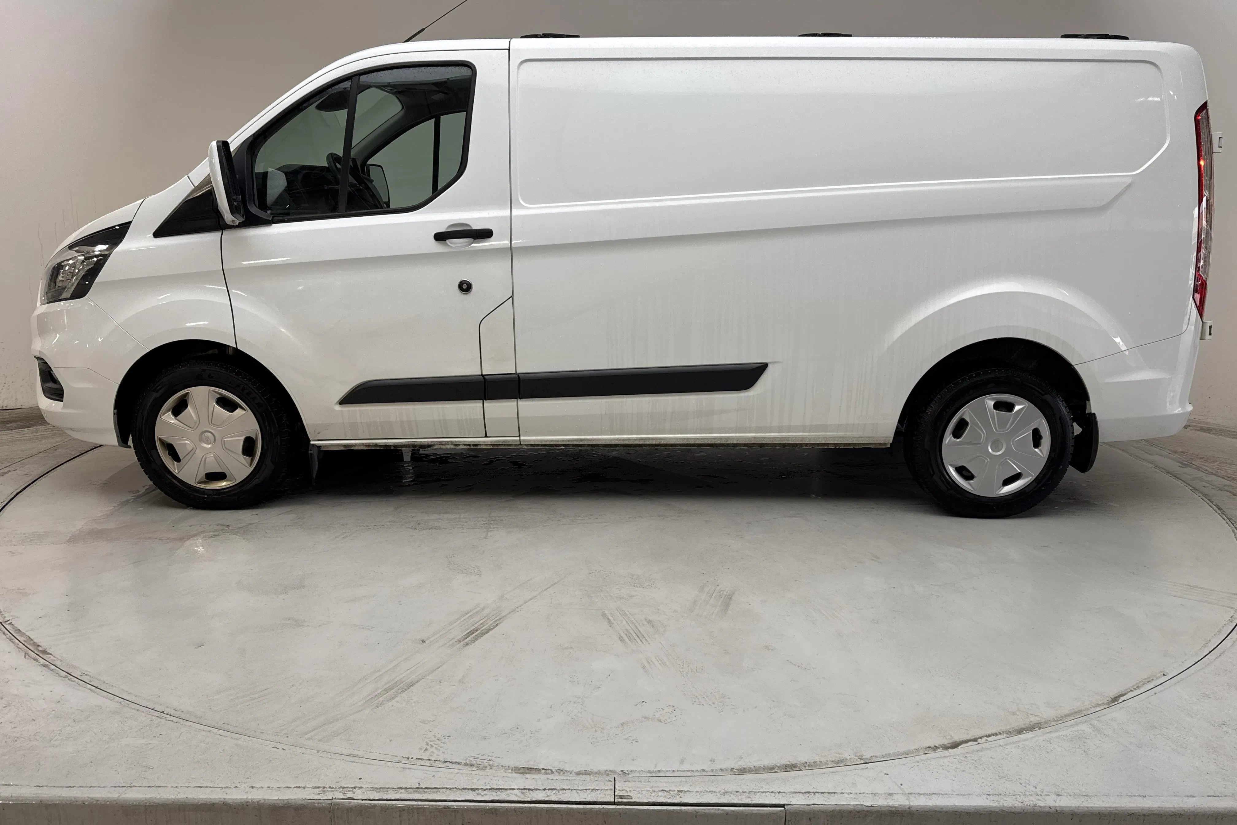 Presentationsfoto 2 av 12: Ford Transit Custom 300 (130hk) - 12 613 mil - Automat - vit - 2023