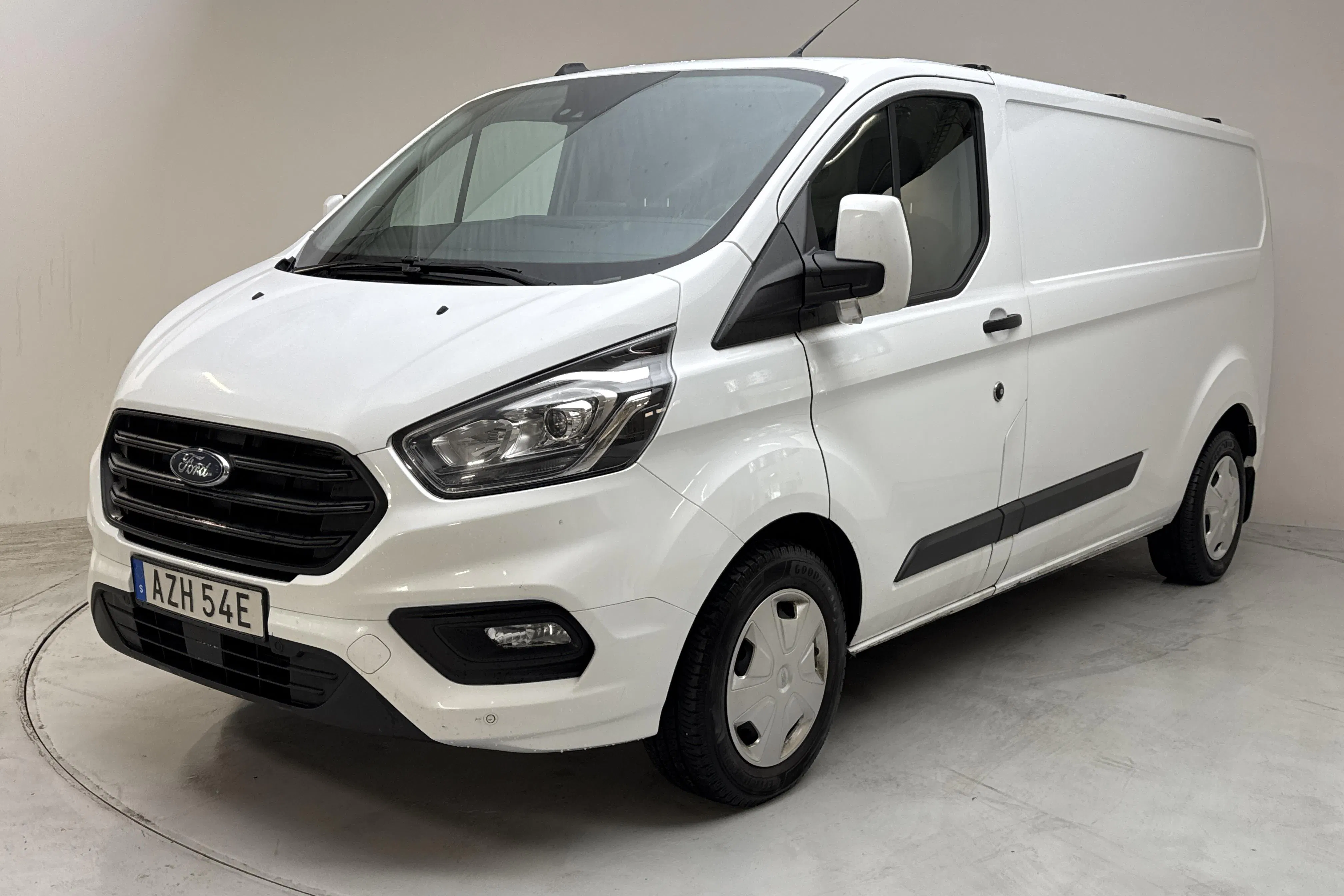 Presentationsfoto 1 av 12: Ford Transit Custom 300 (130hk) - 16 923 mil - Automat - vit - 2023