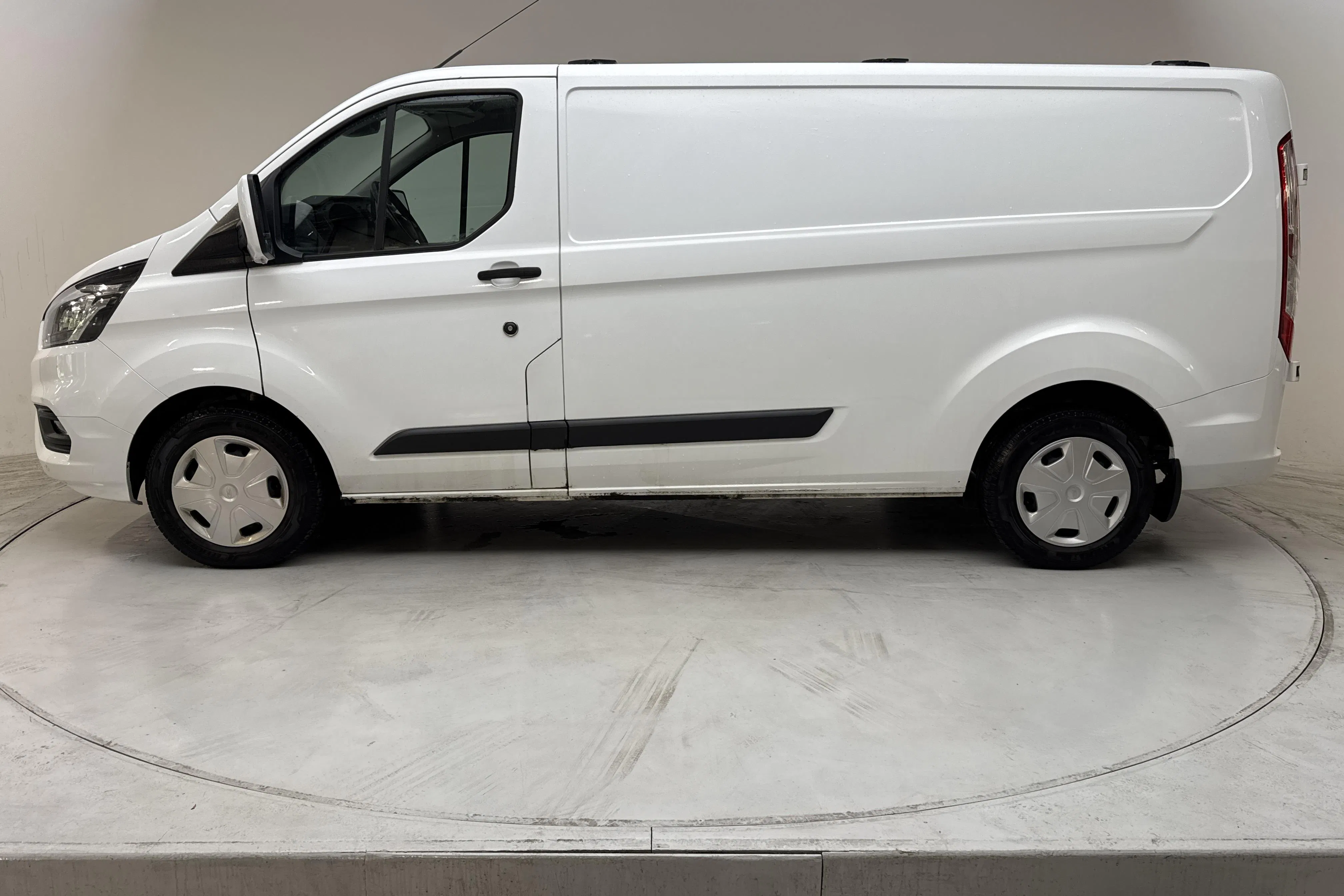 Presentationsfoto 2 av 12: Ford Transit Custom 300 (130hk) - 16 923 mil - Automat - vit - 2023