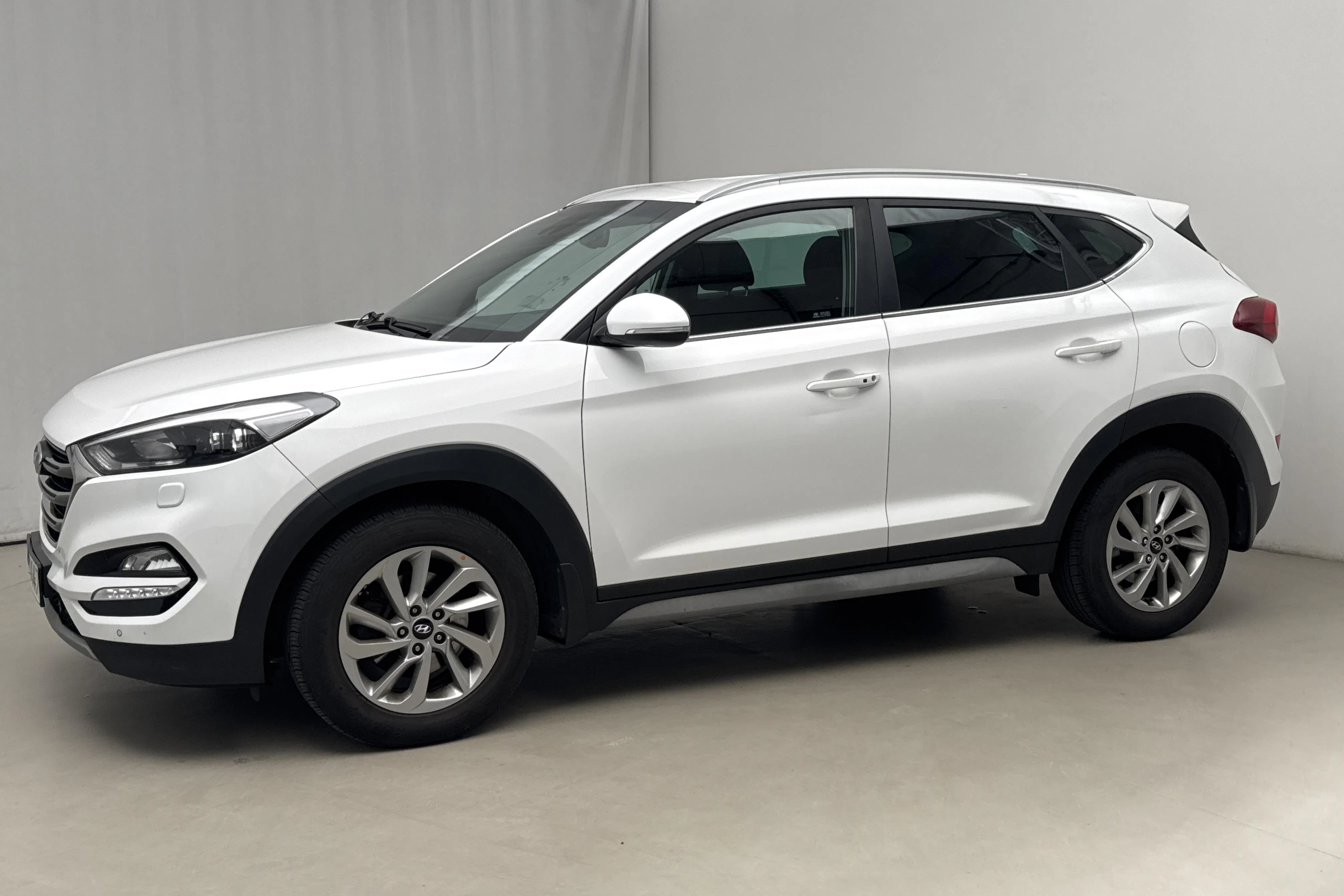 Presentation photo 2 of 15: Hyundai Tucson 2.0 D 4WD (136hk) - 109 020 km - Automatic - white - 2018