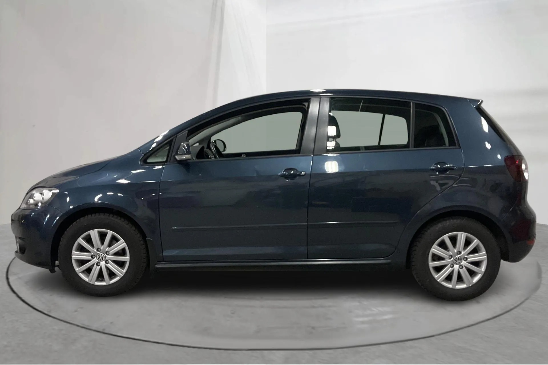 Presentationsfoto 2 av 12: VW Golf VI 1.6 MultiFuel E85 Plus (102hk) - 12 544 mil - Manuell - Mörkgrå - 2011