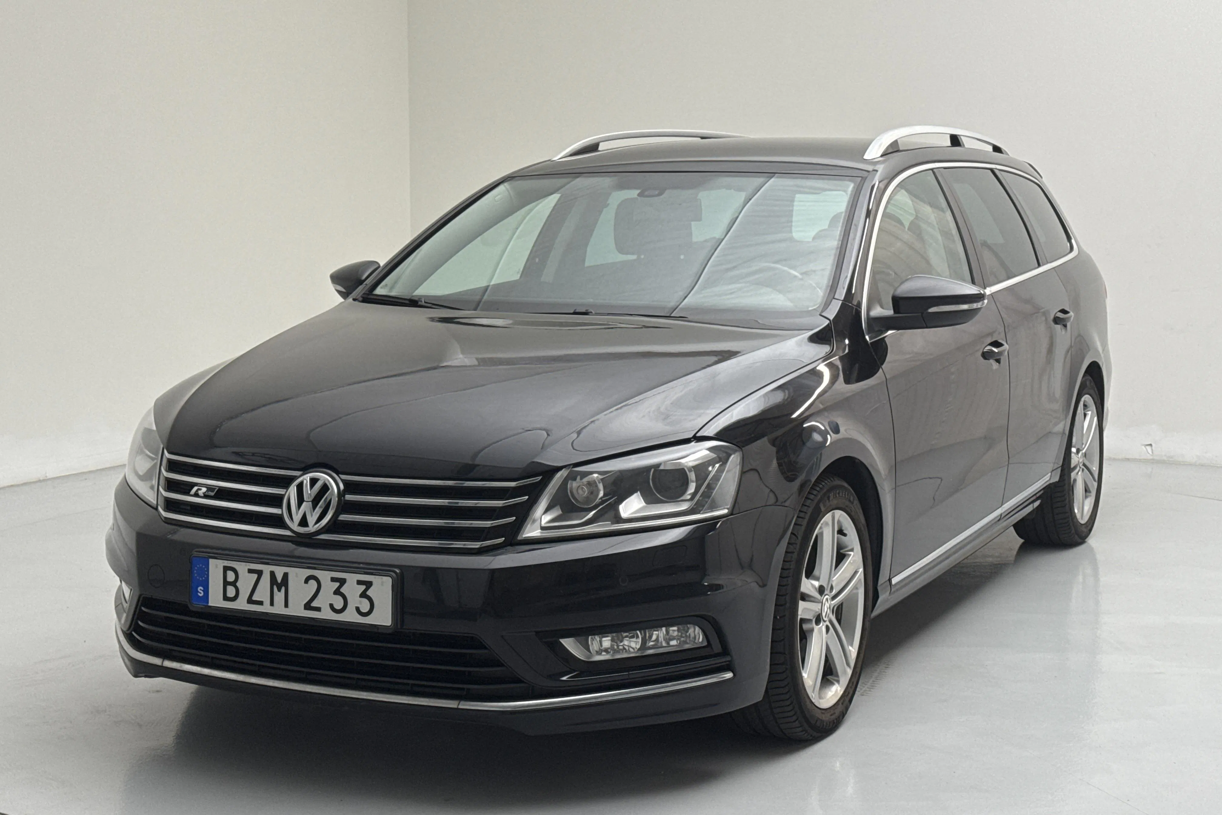 Presentation photo 1 of 13: VW Passat 2.0 TDI BlueMotion Technology Variant 4Motion (177hk) - 125 600 km - Automatic - black - 2014