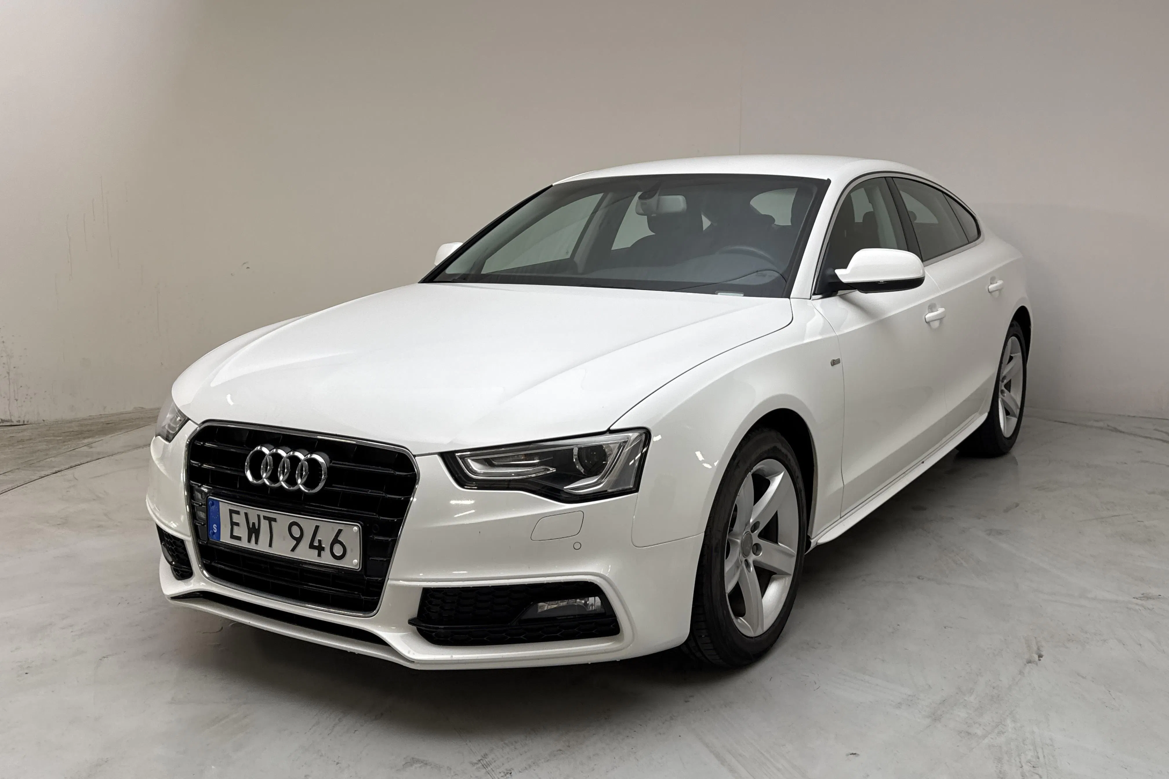 Presentation photo 1 of 13: Audi A5 1.8 TFSI Sportback (144hk) - 177 270 km - Manual - white - 2016