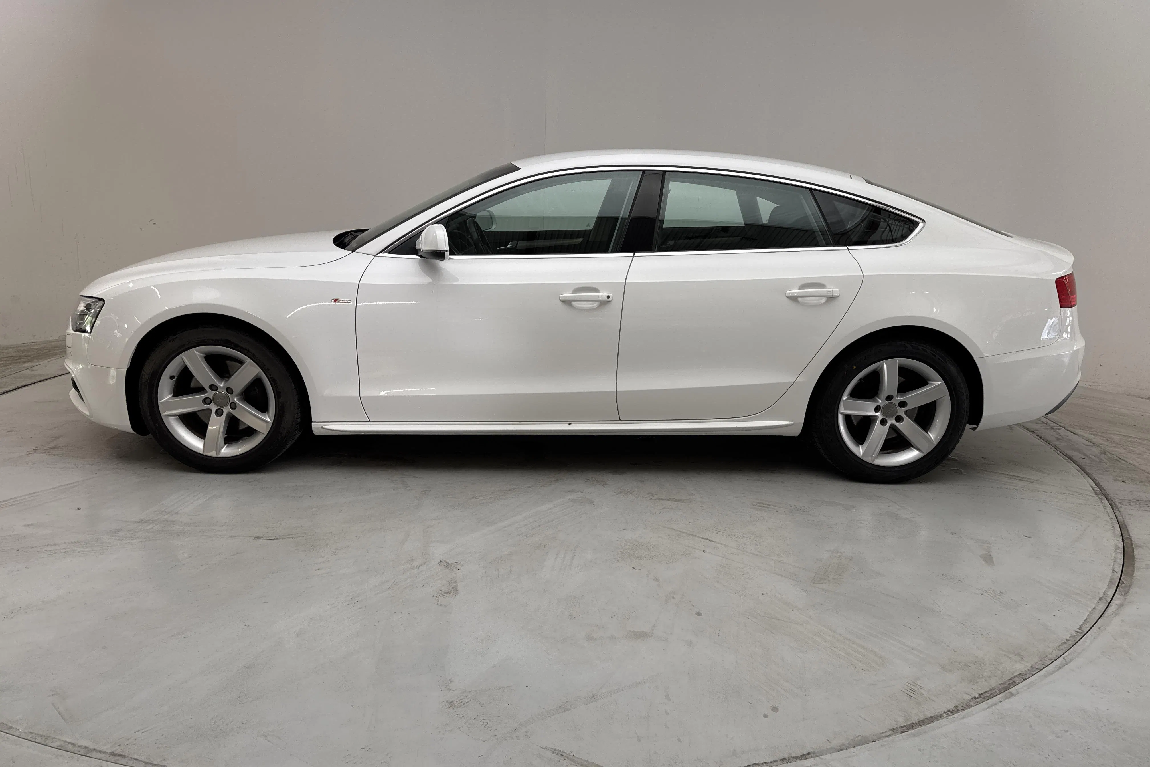 Presentation photo 2 of 13: Audi A5 1.8 TFSI Sportback (144hk) - 177 270 km - Manual - white - 2016
