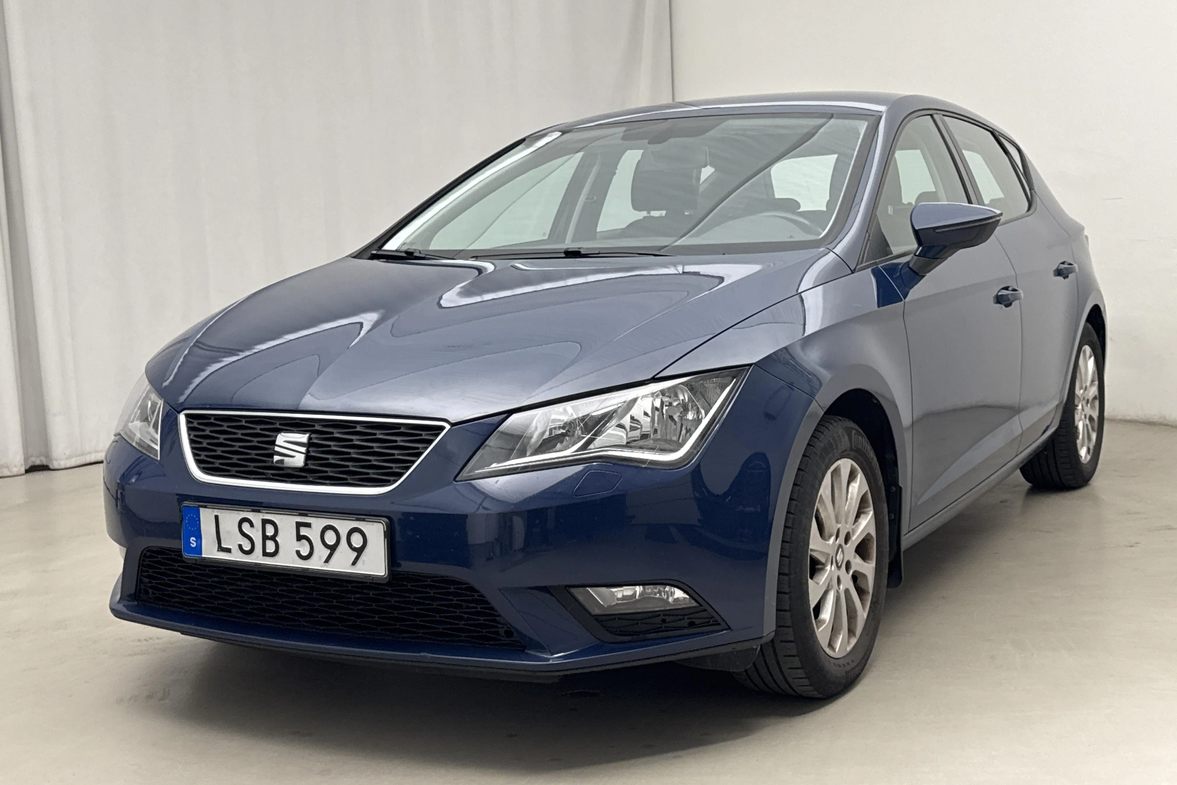 Presentationsfoto 1 av 14: Seat Leon 1.4 TGI 5dr (110hk) - 9 466 mil - Manuell - blå - 2016