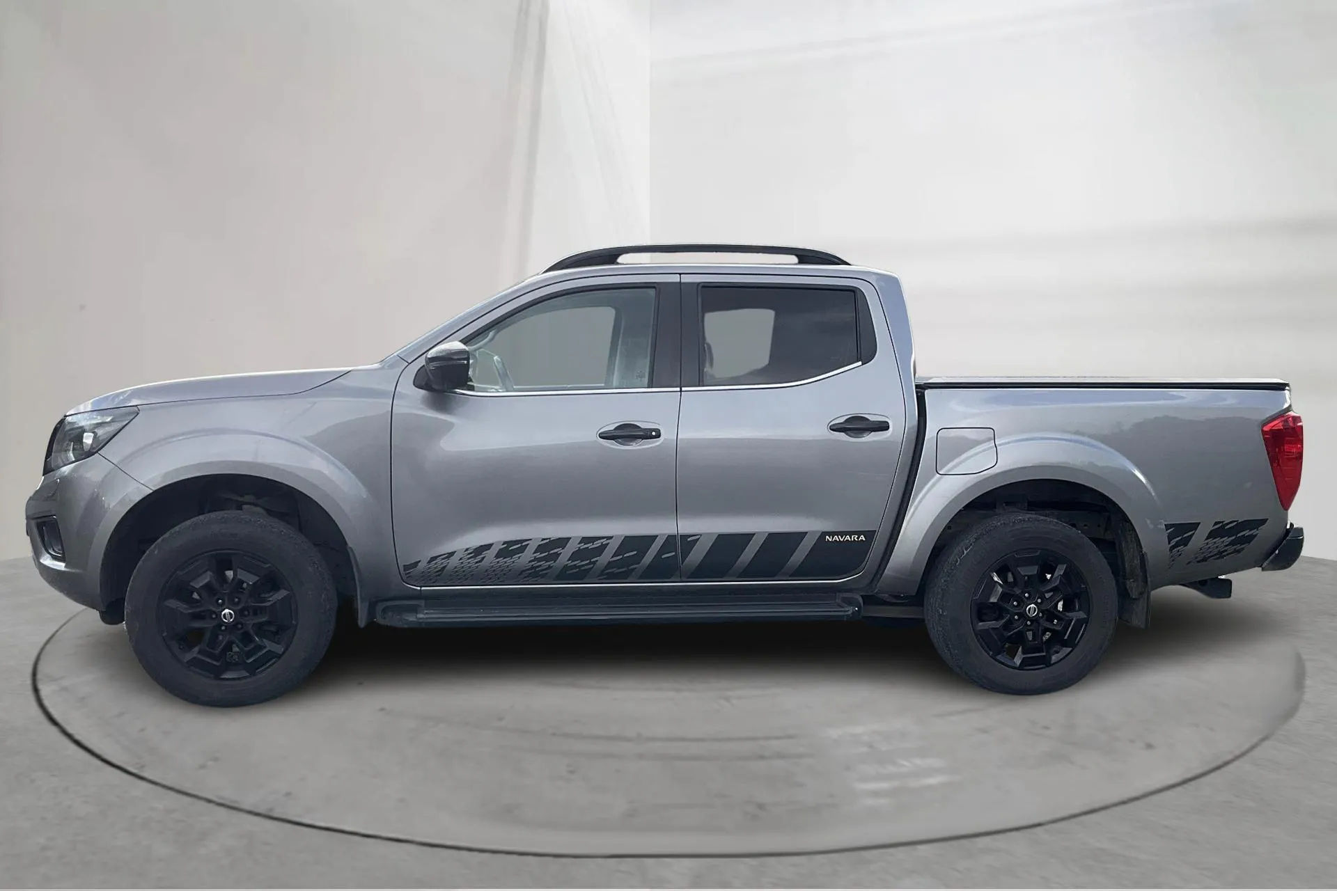 Presentation photo 2 of 19: Nissan Navara 2.3 dCi 4x4 (190hk) - 108 750 km - Automatic - gray - 2020