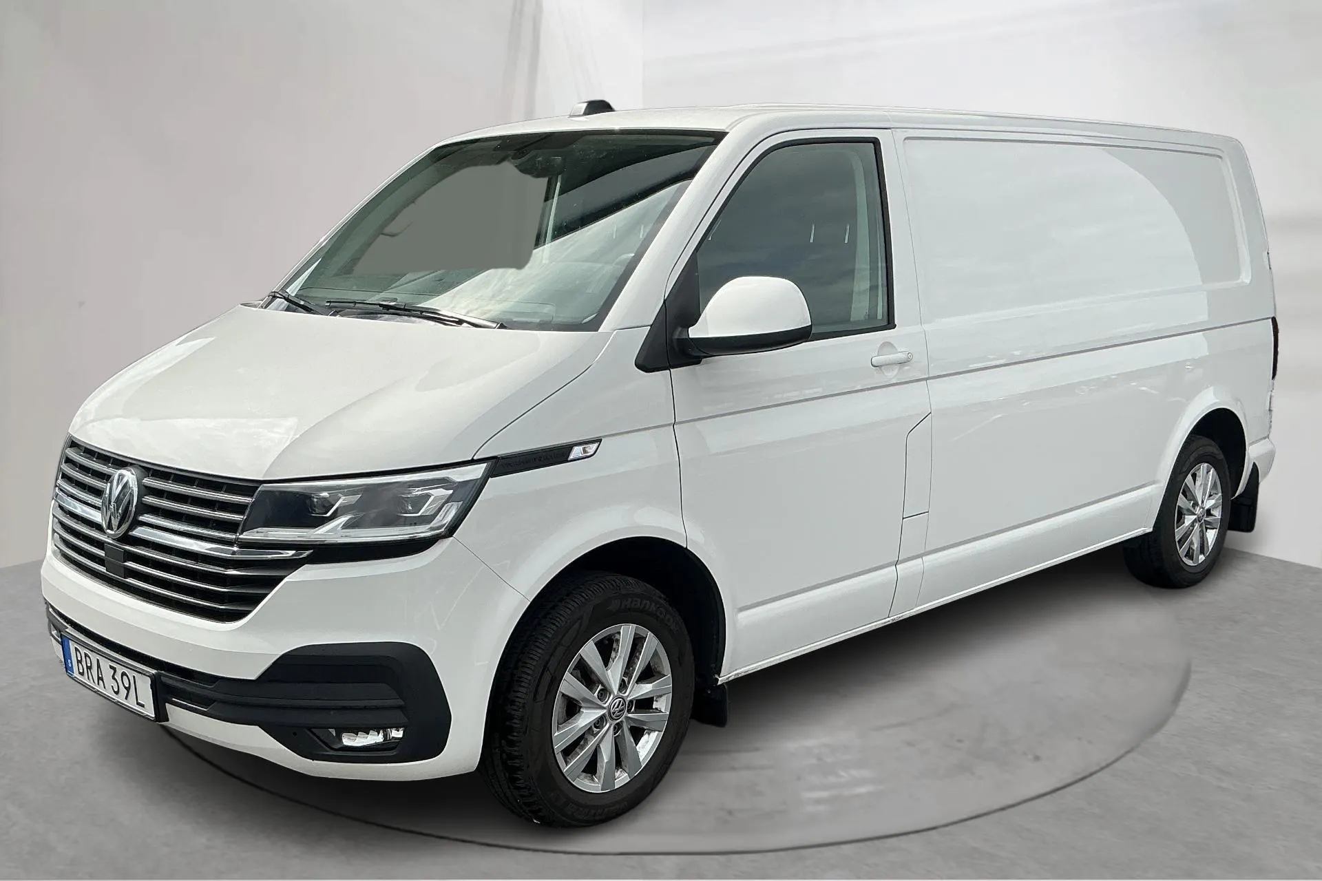 Presentationsfoto 1 av 16: VW Transporter T6.1 Skåp TDI (150hk) - 4 942 mil - Automat - vit - 2024