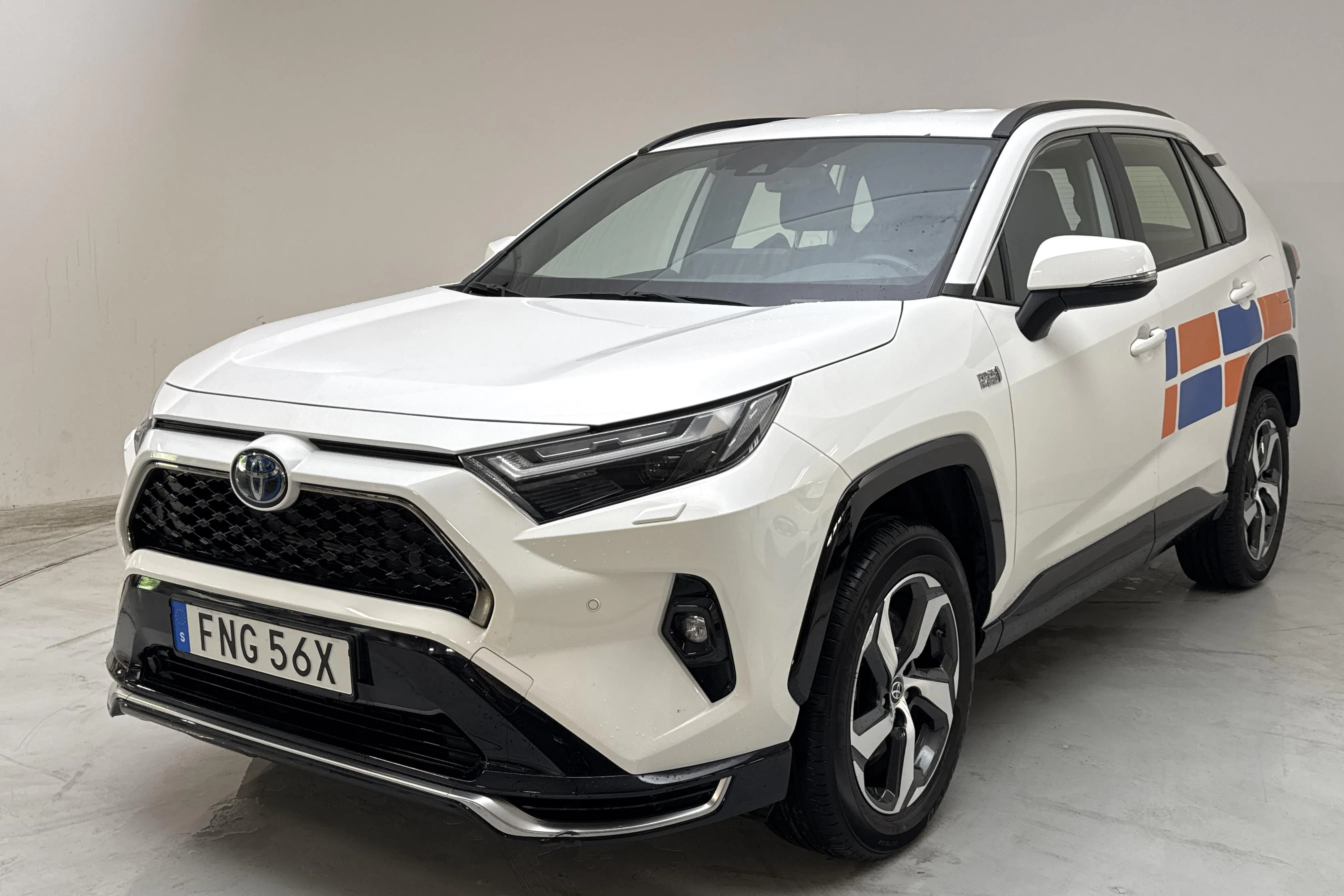 Presentation photo 1 of 15: Toyota RAV4 2.5 Plug-in Hybrid AWDi (306hk) - 29 330 km - Automatic - white - 2023
