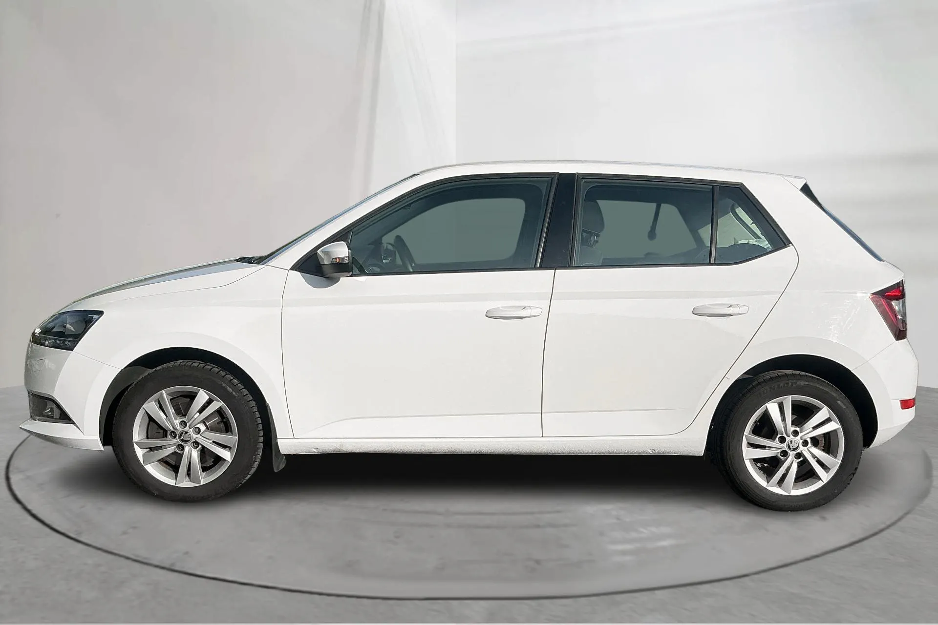 Presentation photo 2 of 14: Skoda Fabia 1.0 TSI 5dr (95hk) - 38 250 km - Automatic - white - 2021