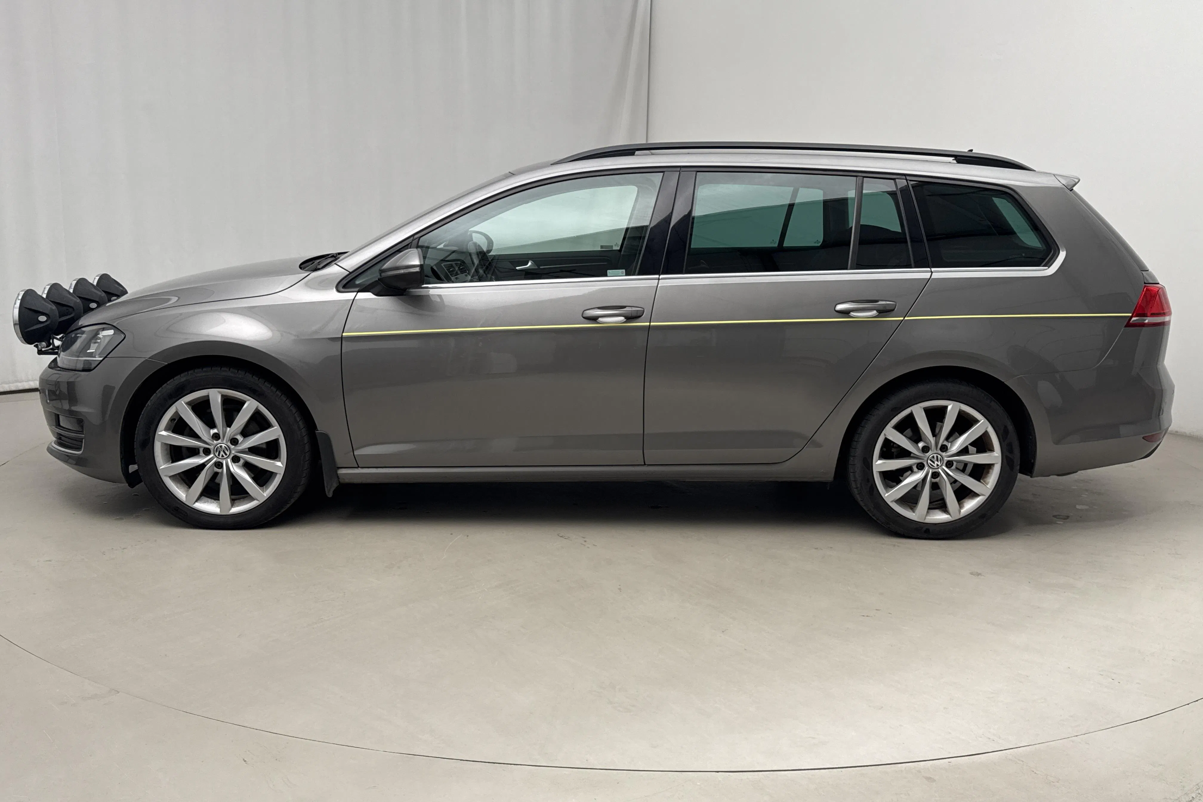 Presentation photo 2 of 16: VW Golf VII 2.0 TDI BlueMotion Technology Sportscombi (150hk) - 234 390 km - Automatic - gray - 2014