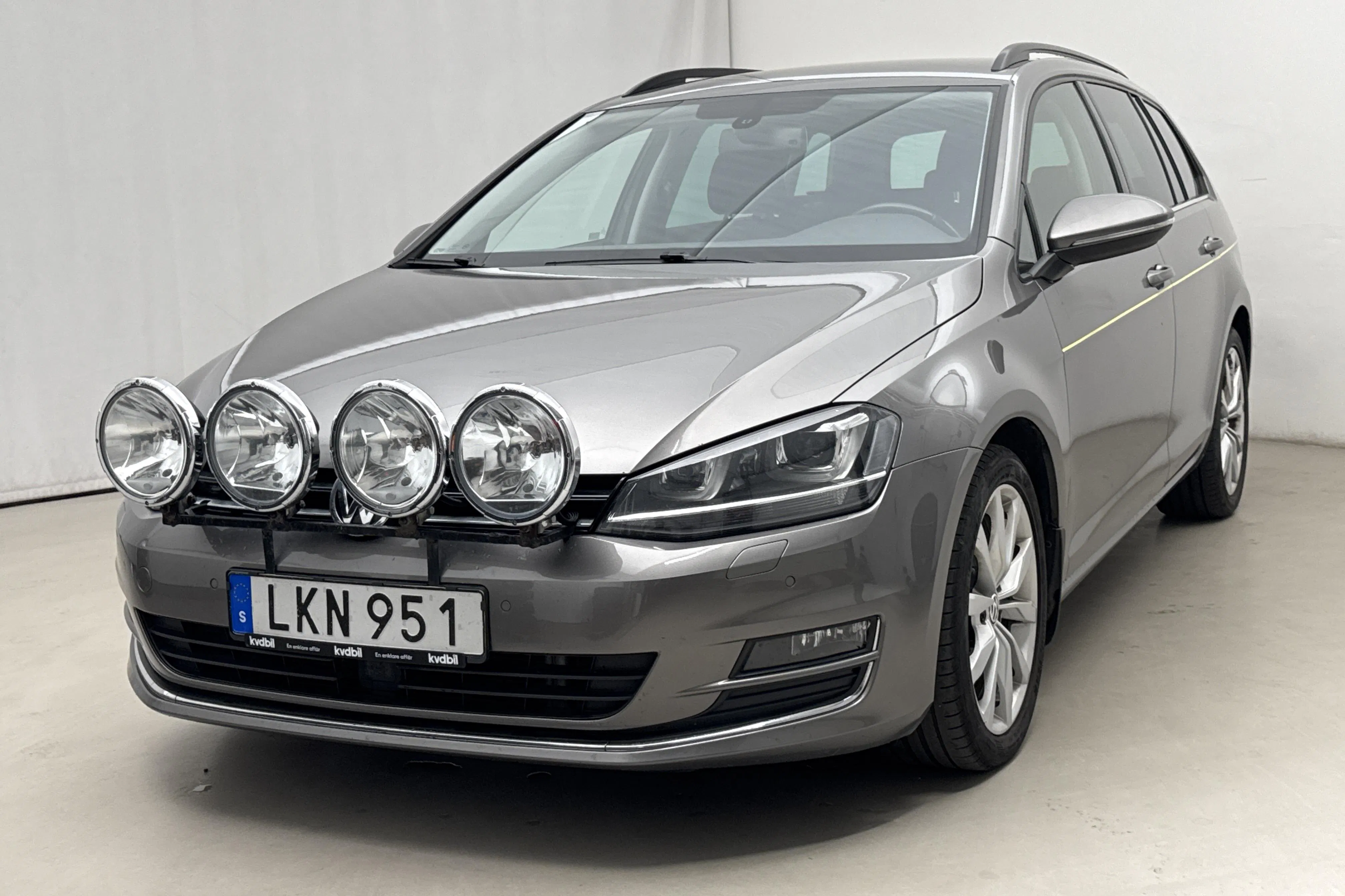Presentation photo 1 of 16: VW Golf VII 2.0 TDI BlueMotion Technology Sportscombi (150hk) - 234 390 km - Automatic - gray - 2014