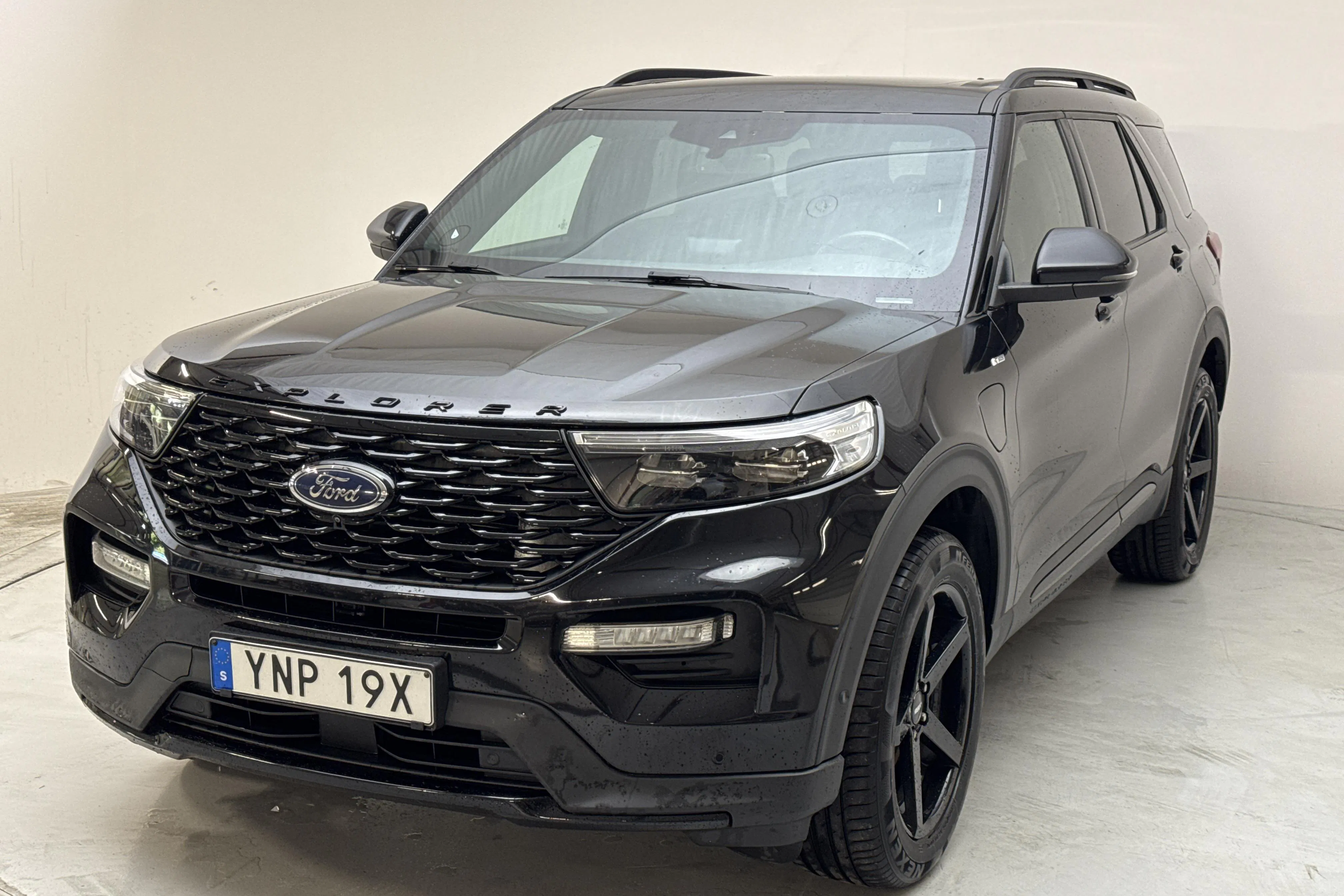 Presentation photo 1 of 18: Ford Explorer 3.0T EcoBoost (457hk) - 144 740 km - Automatic - black - 2021
