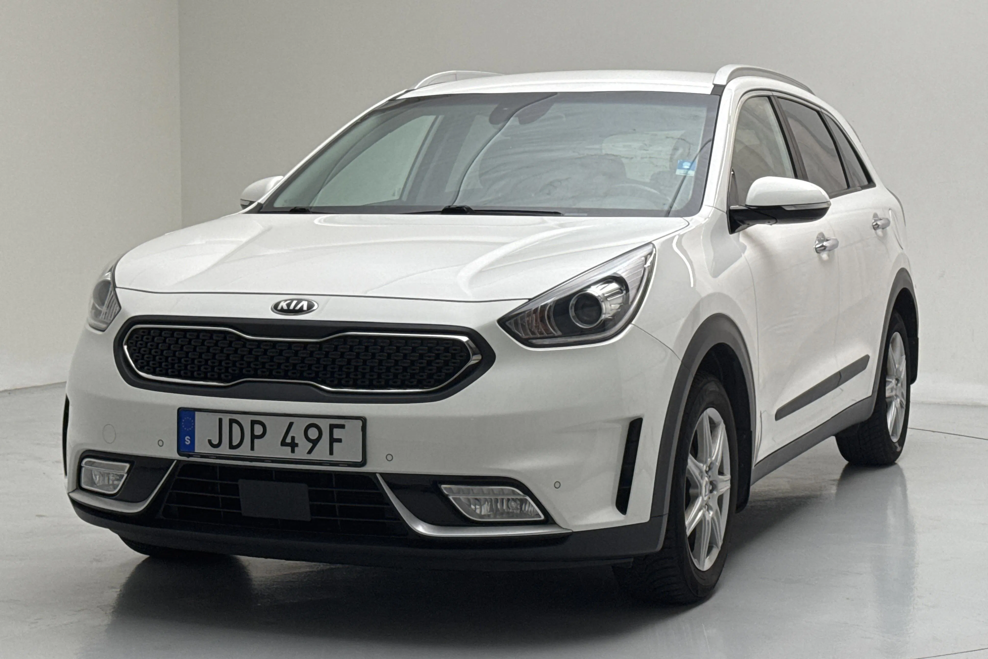 Presentationsfoto 1 av 14: KIA Niro Hybrid 1.6 (141hk) - 20 513 mil - Automat - vit - 2019