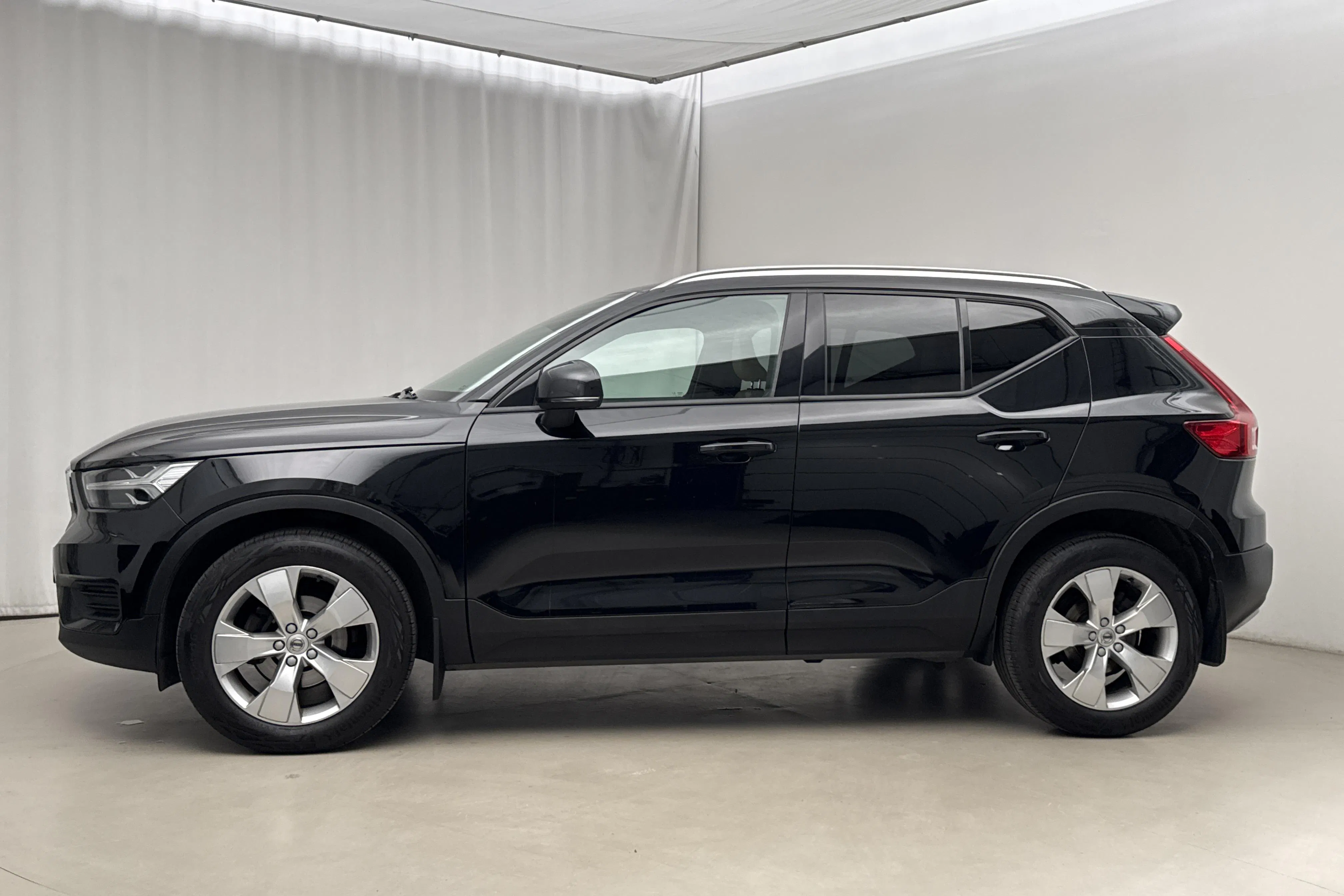 Presentation photo 2 of 17: Volvo XC40 D3 2WD (150hk) - 136 550 km - Automatic - black - 2020