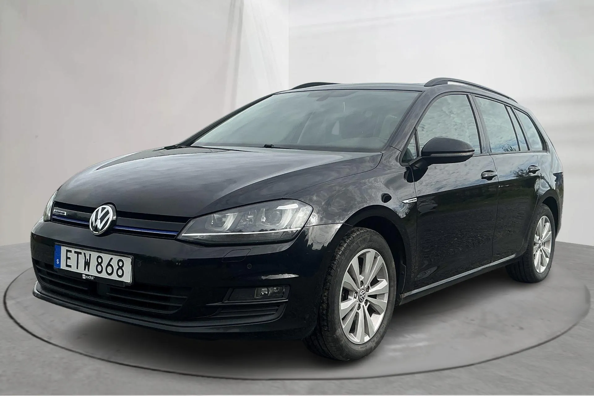 Presentationsfoto 1 av 16: VW Golf VII 1.4 TGI BlueMotion Sportscombi (110hk) - 16 804 mil - Automat - svart - 2015