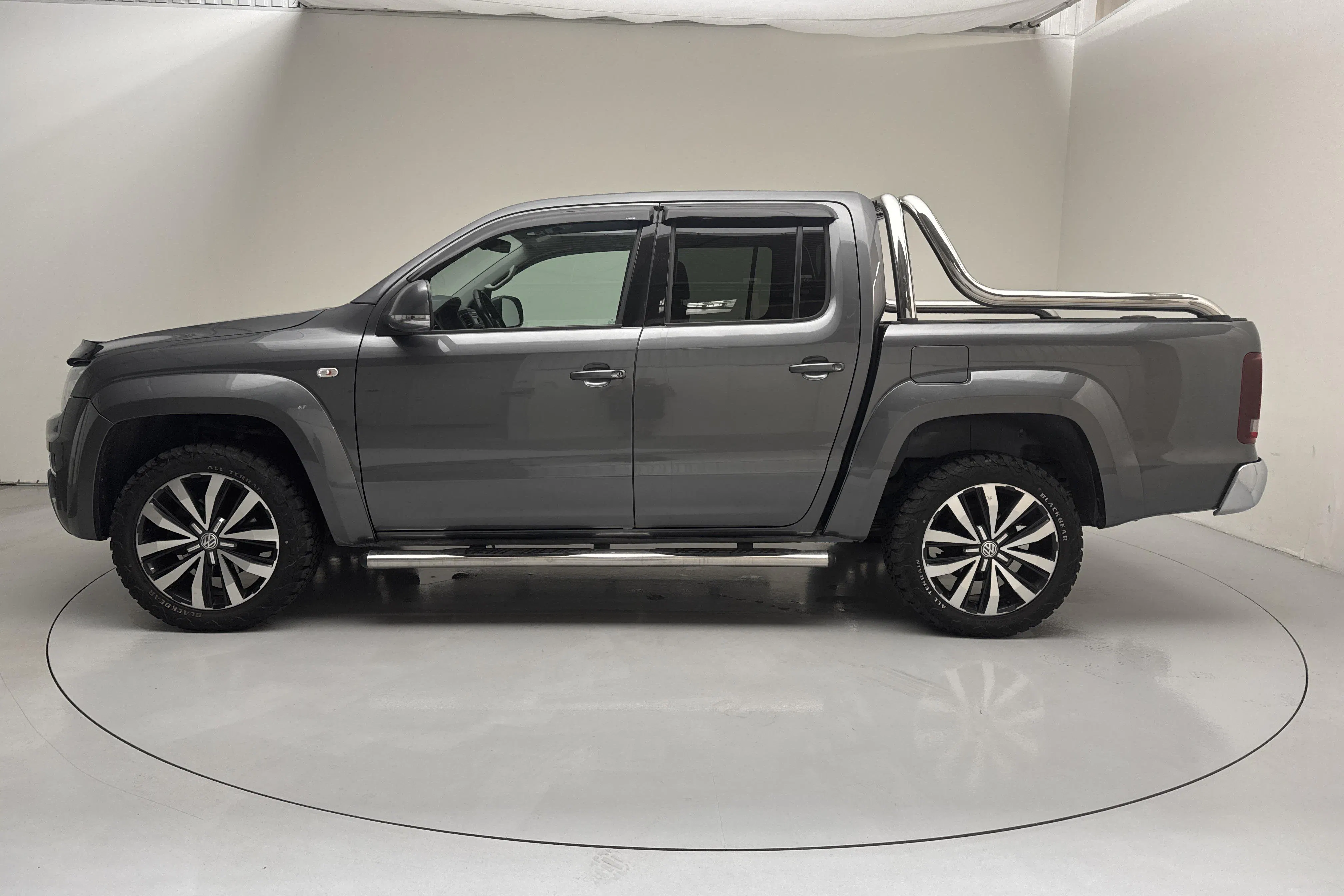 Presentationsfoto 2 av 16: VW Amarok 3.0 TDI 4motion (224hk) - 19 883 mil - Automat - grå - 2017