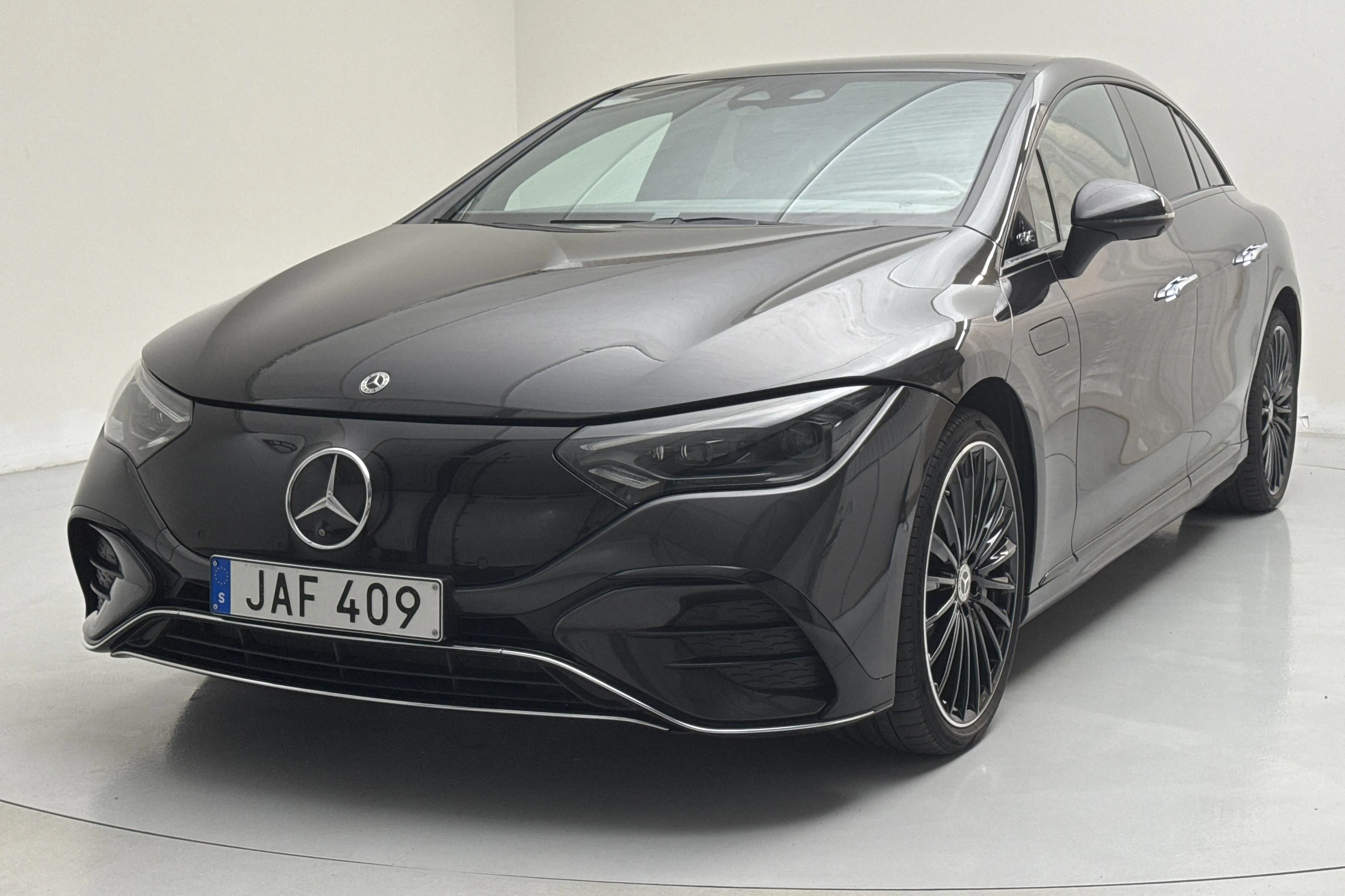 Presentationsfoto 1 av 22: Mercedes EQE 300 V295 (245hk) - 5 459 mil - Automat - grå - 2023