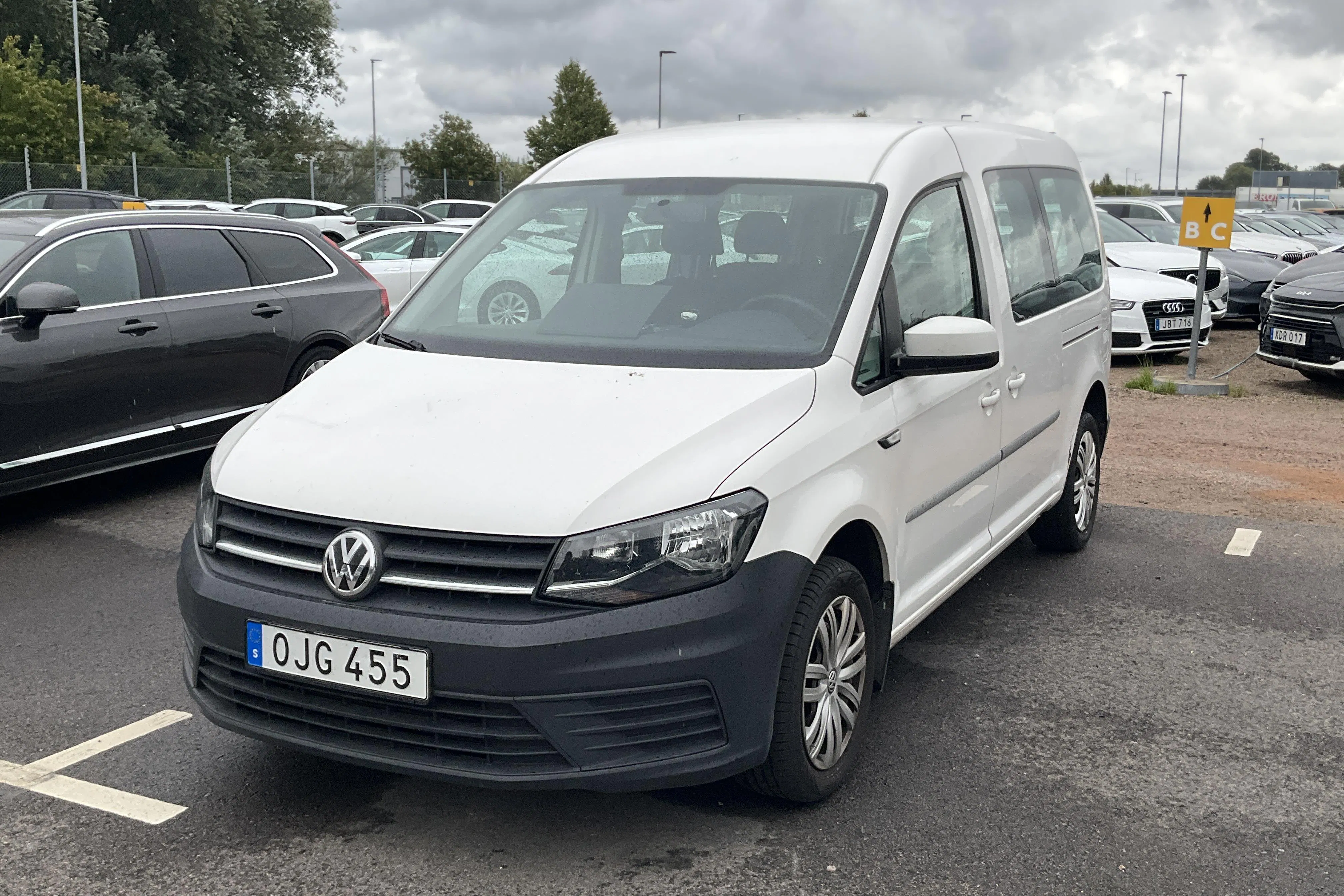 Presentationsfoto 1 av 13: VW Caddy Maxi Life 2.0 TDI (102hk) - 15 869 mil - Manuell - vit - 2017